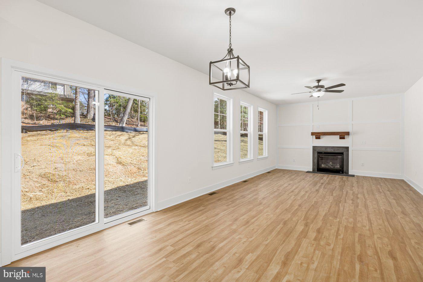 PRESIDENTIAL LAKES - Residential