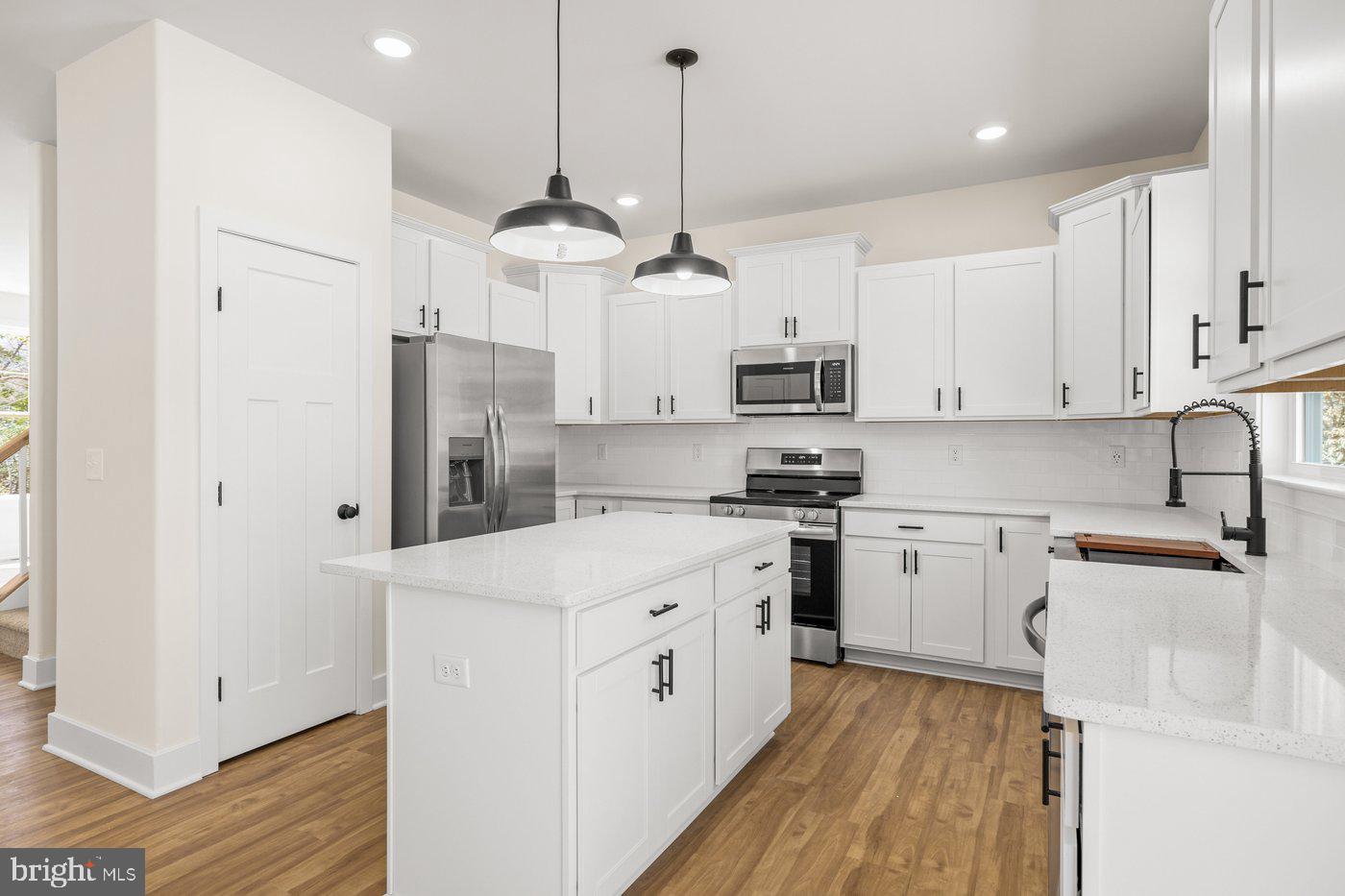 PRESIDENTIAL LAKES - Residential