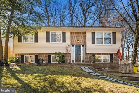 Homes For Sale - 7710 Suitt Drive<br/> PASADENA, MD 21122