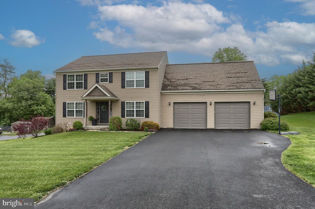 Photo of 2 Freys Road, ELIZABETHTOWN, PA 17022 (MLS # PALA2087320)