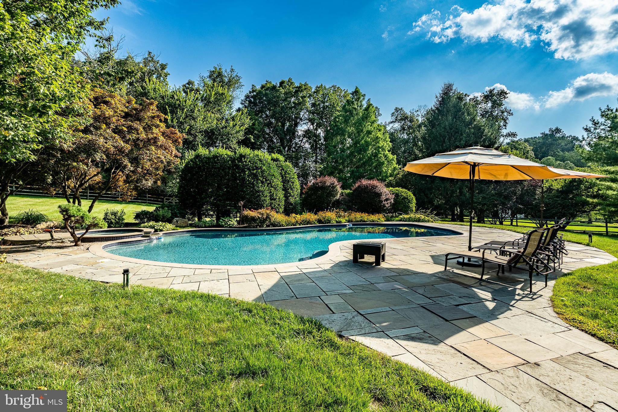 LAKERIDGE - Residential