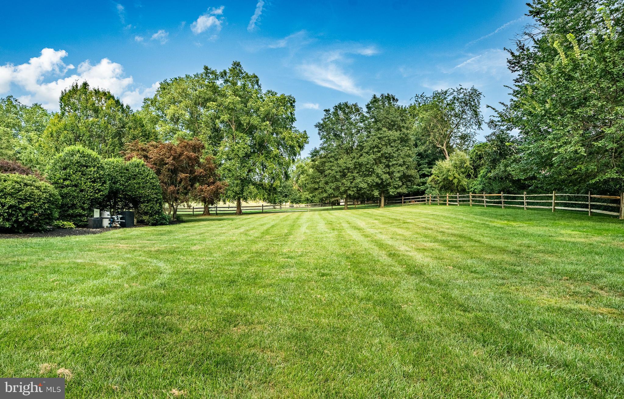 LAKERIDGE - Residential