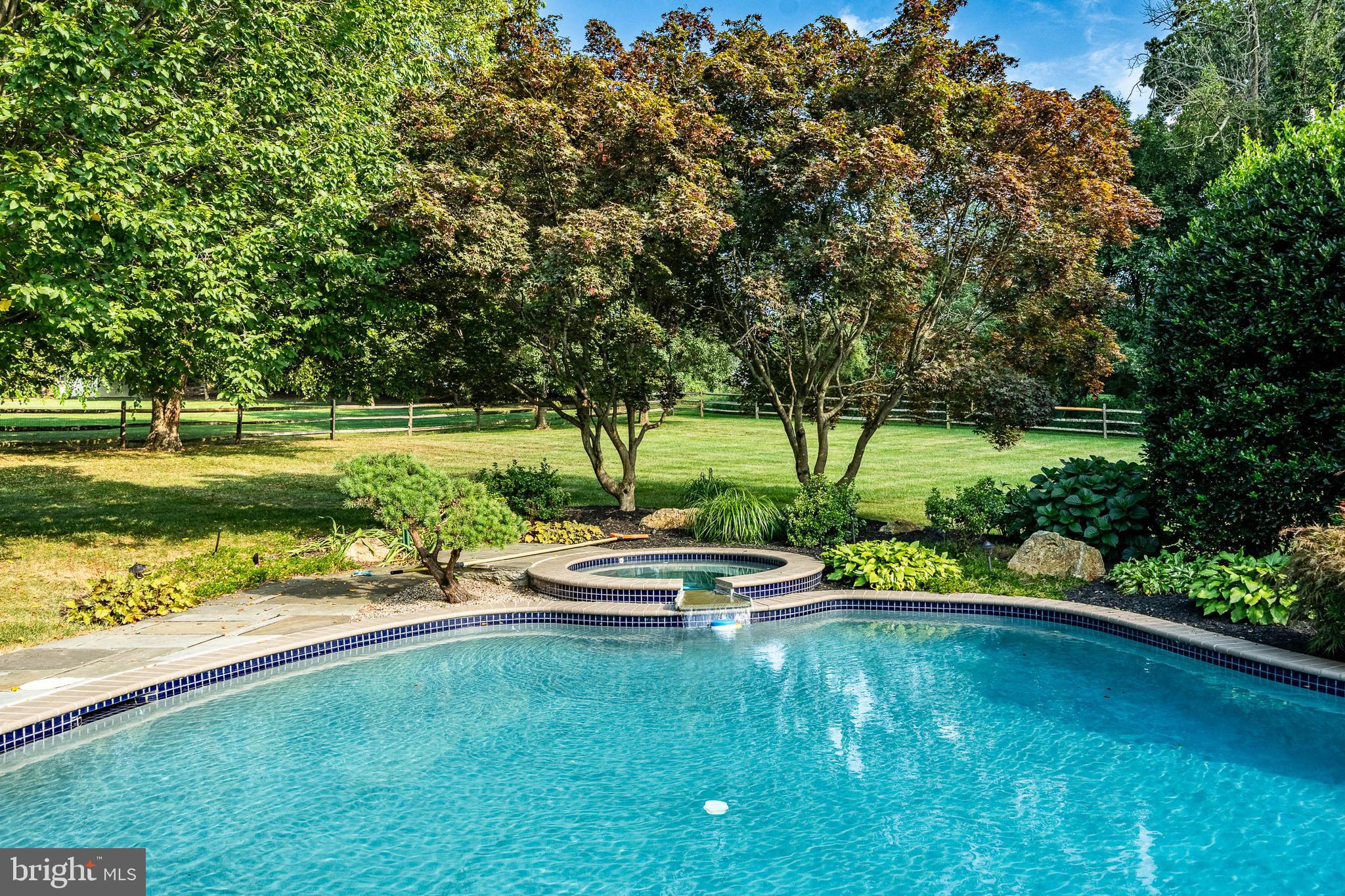 LAKERIDGE - Residential