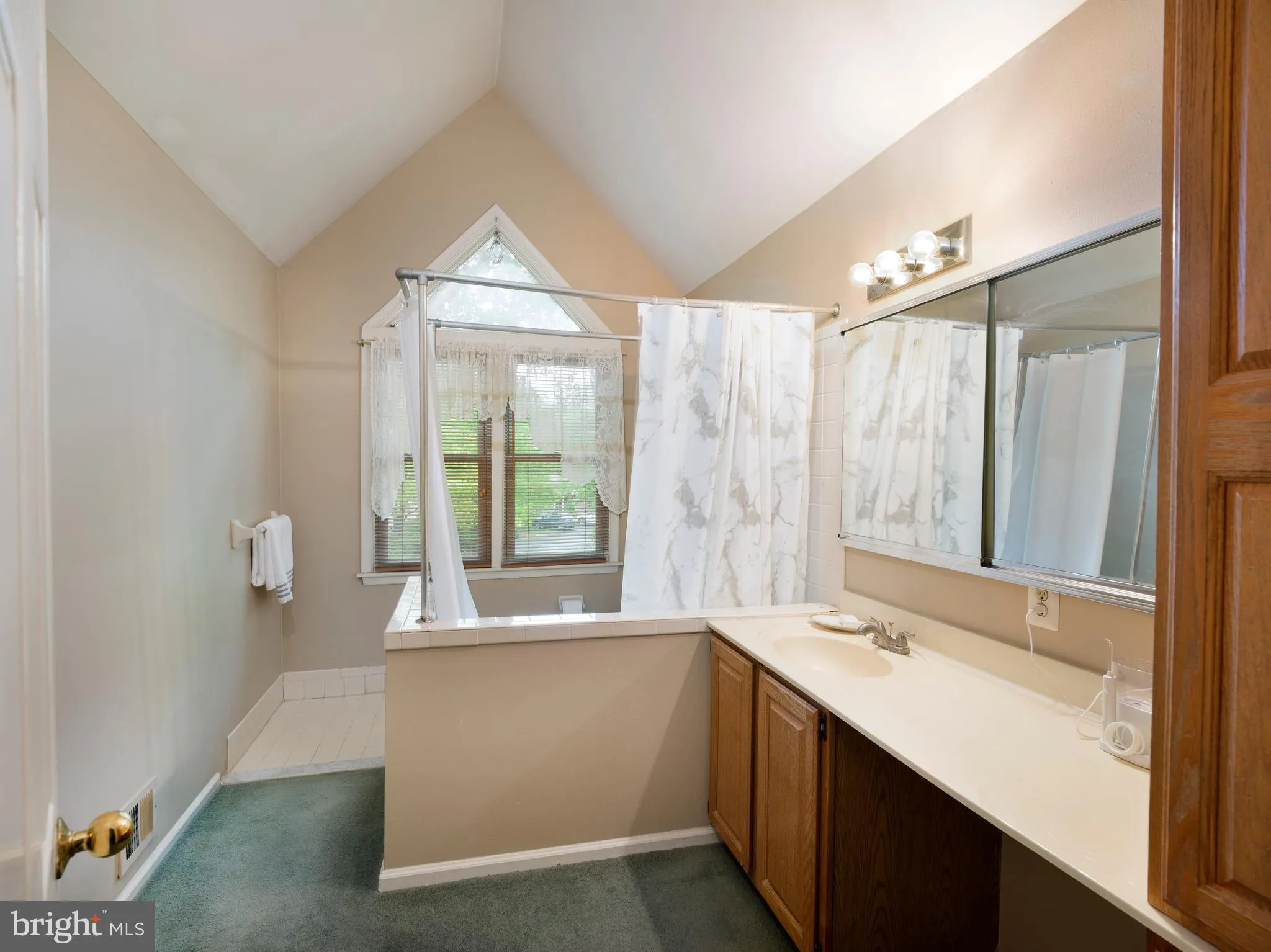 Chesterbrook, Pennsylvania 19087, United States, 2 Bedrooms Bedrooms, ,2 BathroomsBathrooms,Residential,Active,143928