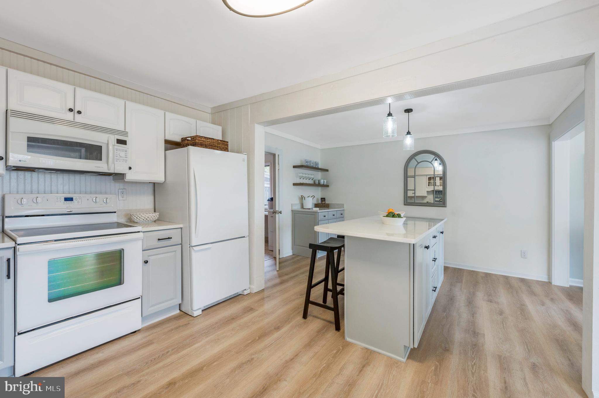 EDGEWATER - Residential