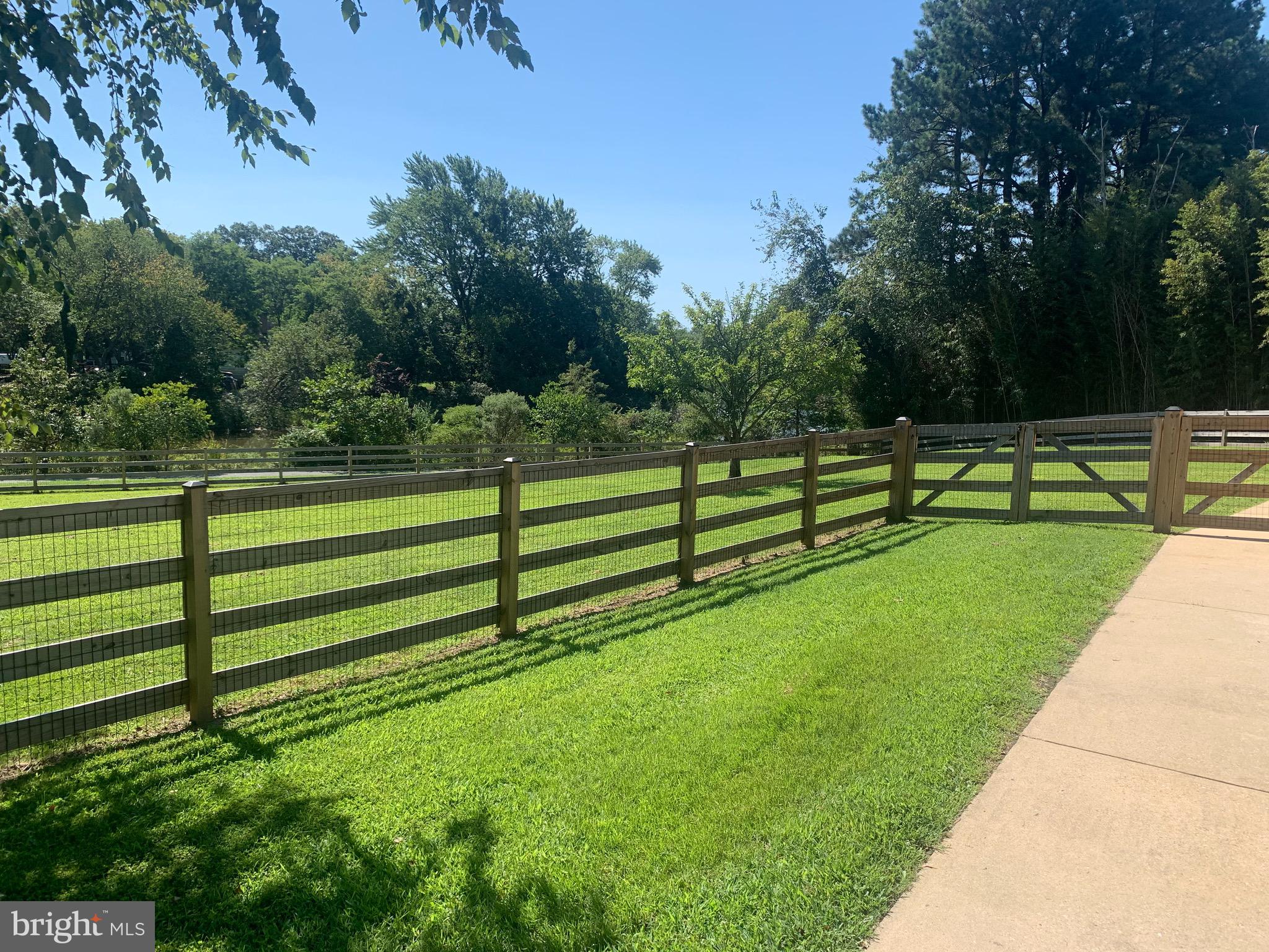 EDGEWATER - Residential