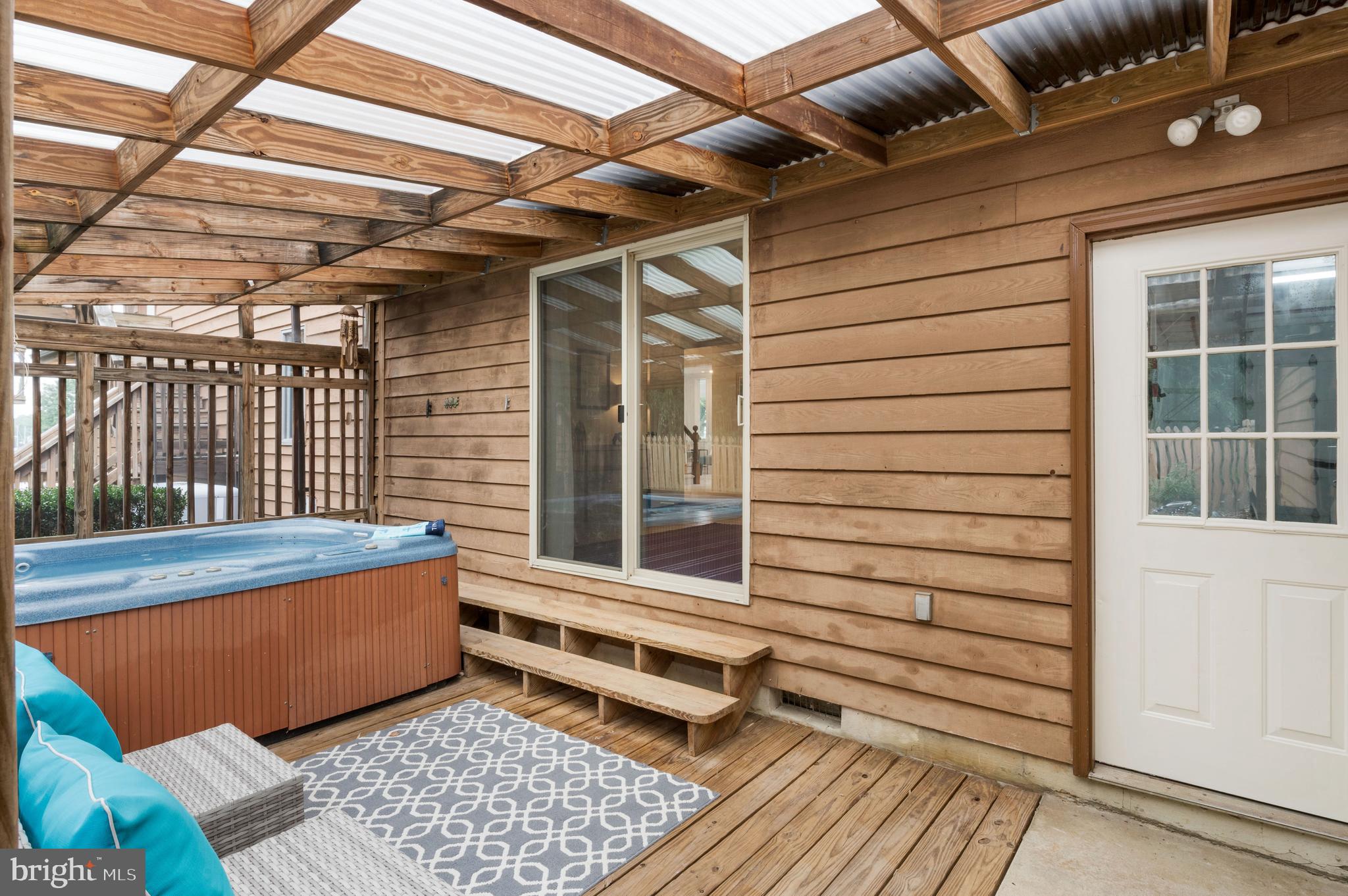 EDGEWATER - Residential