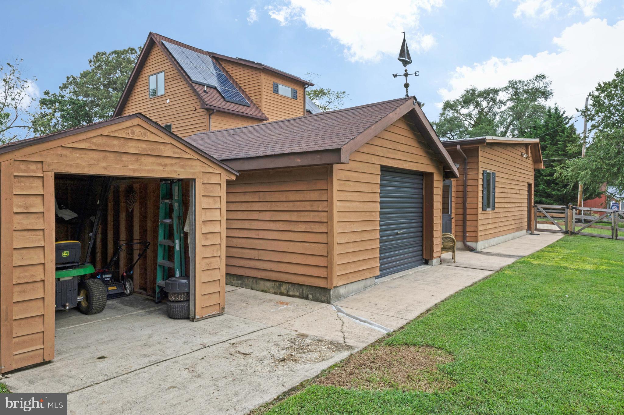 EDGEWATER - Residential