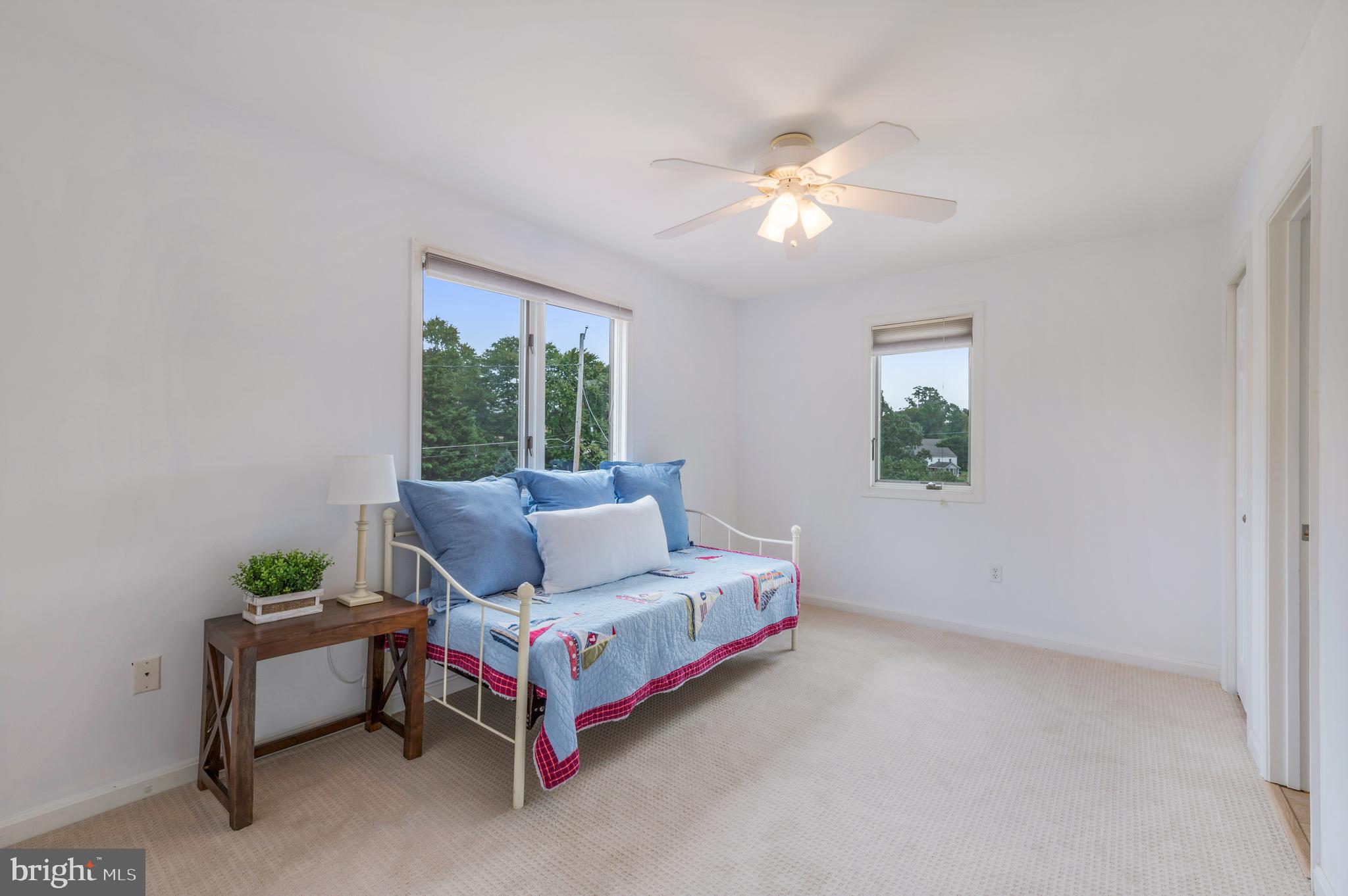 EDGEWATER - Residential