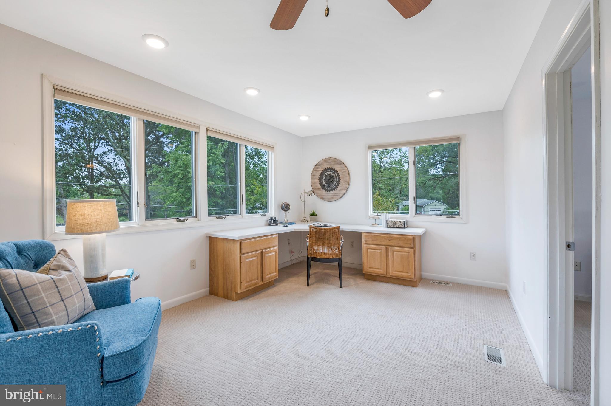 EDGEWATER - Residential