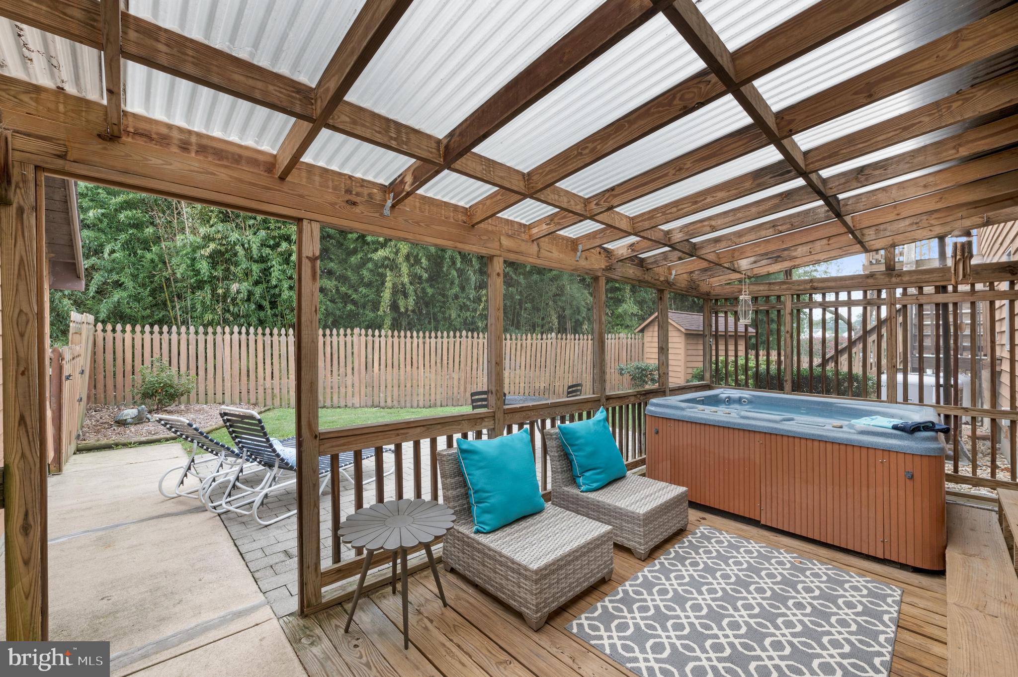 EDGEWATER - Residential