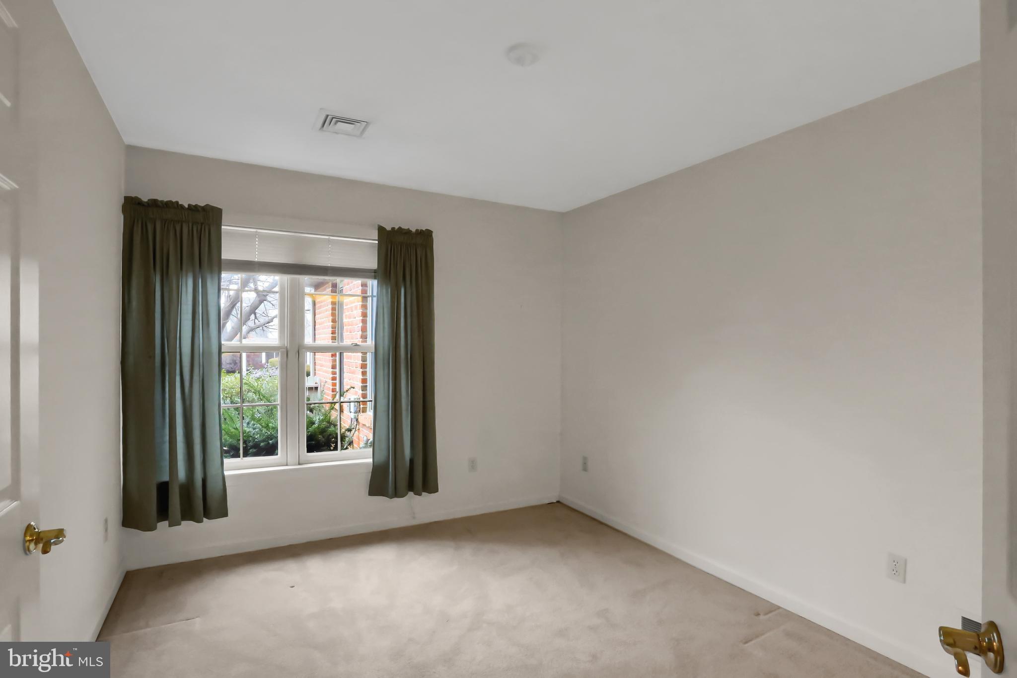 CAMBRIDGE COMMONS - Residential