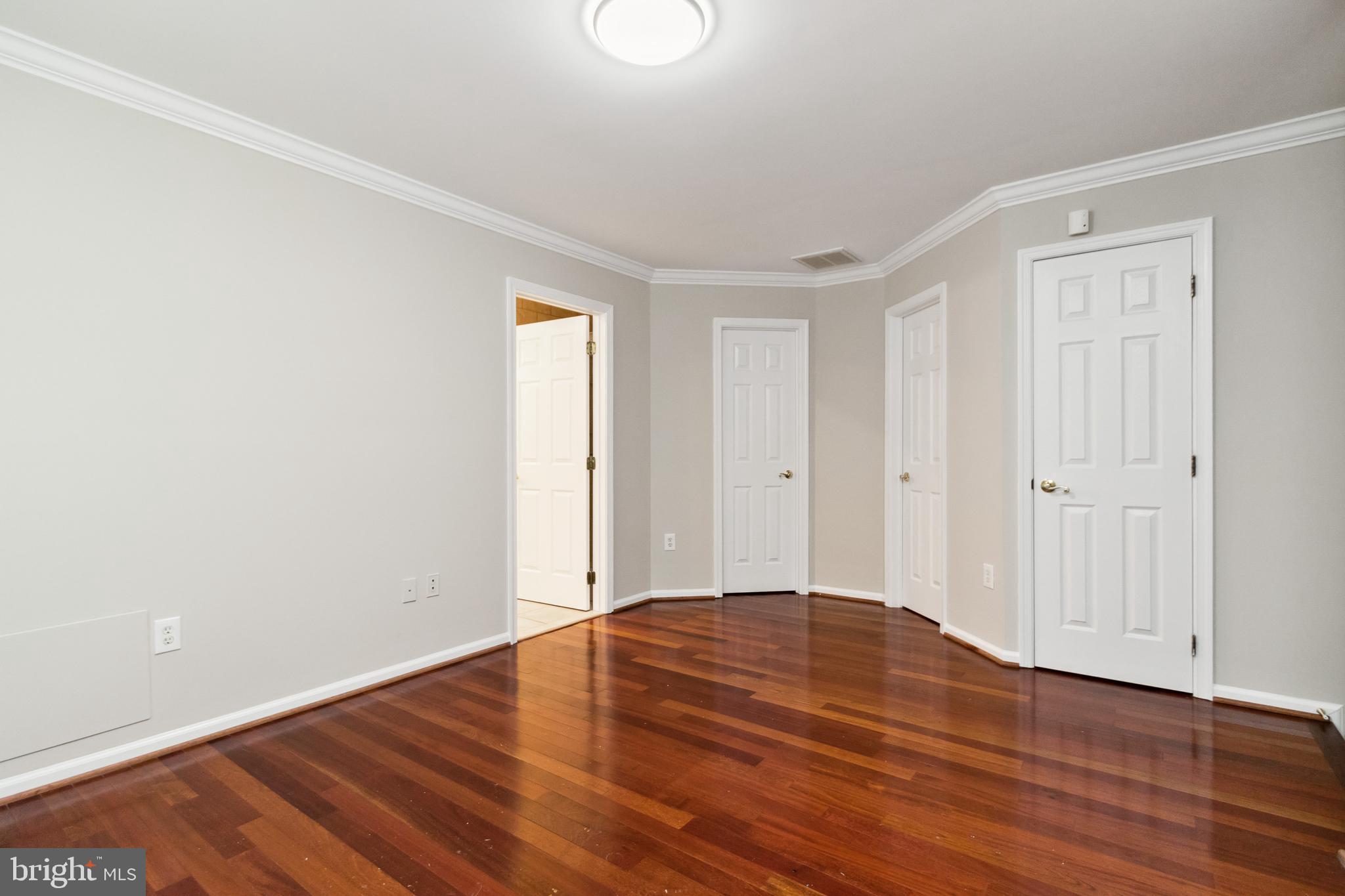 EDGEMOORE MANOR - Residential