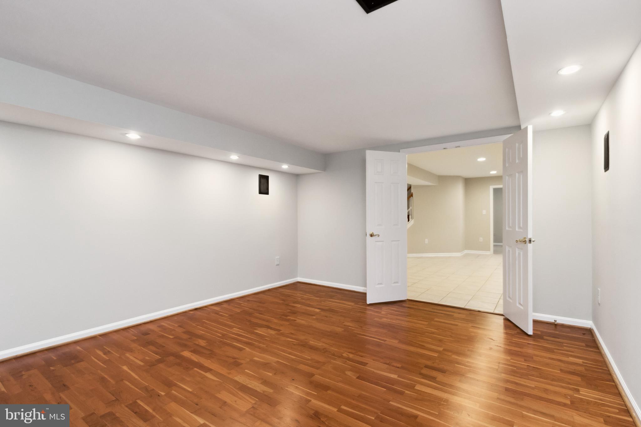 EDGEMOORE MANOR - Residential