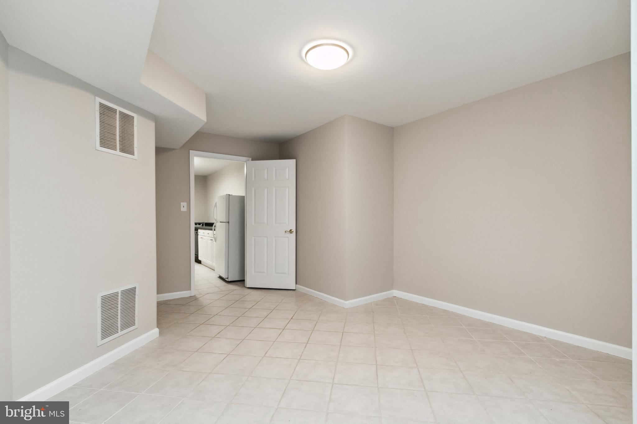 EDGEMOORE MANOR - Residential