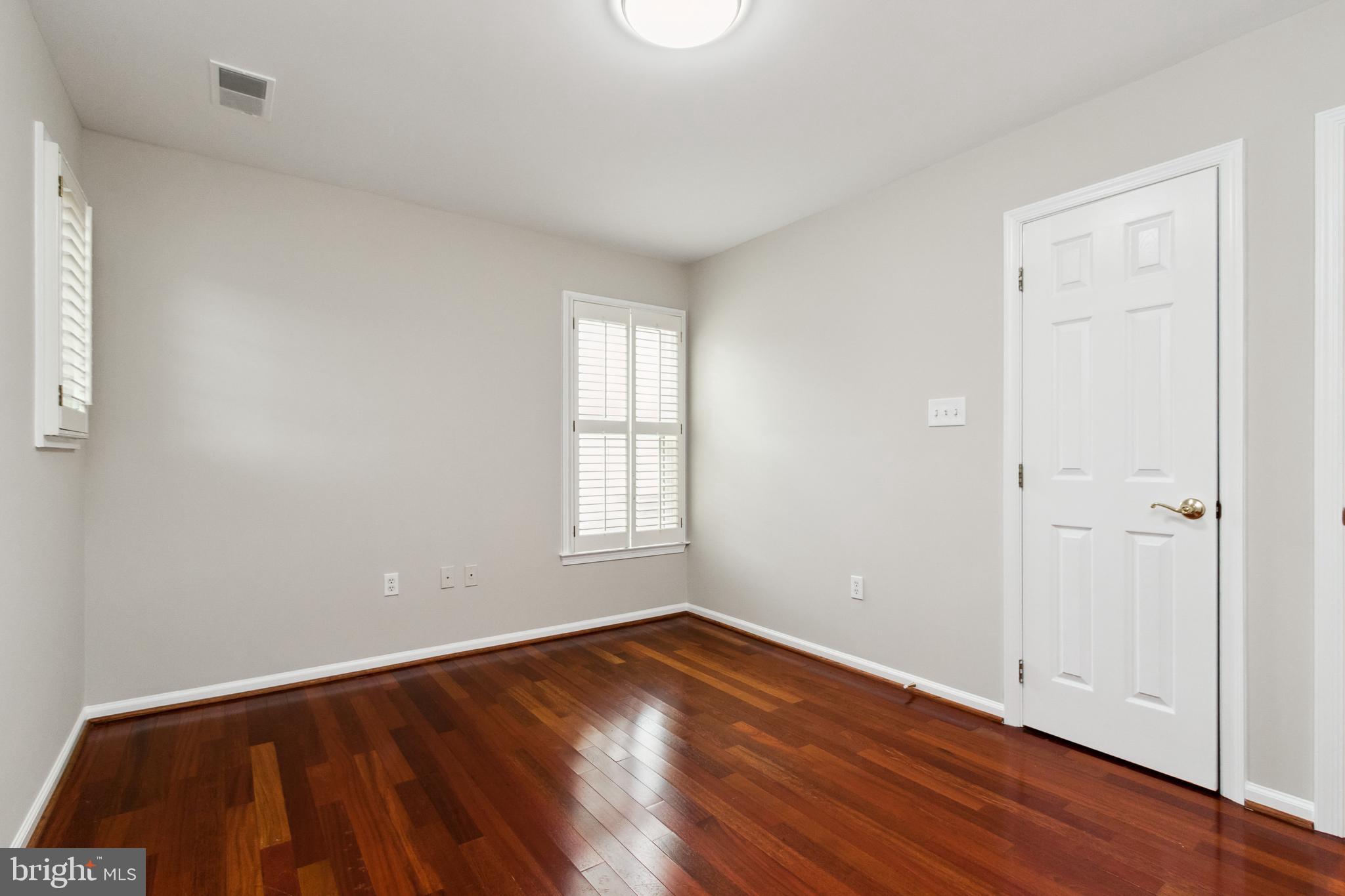 EDGEMOORE MANOR - Residential