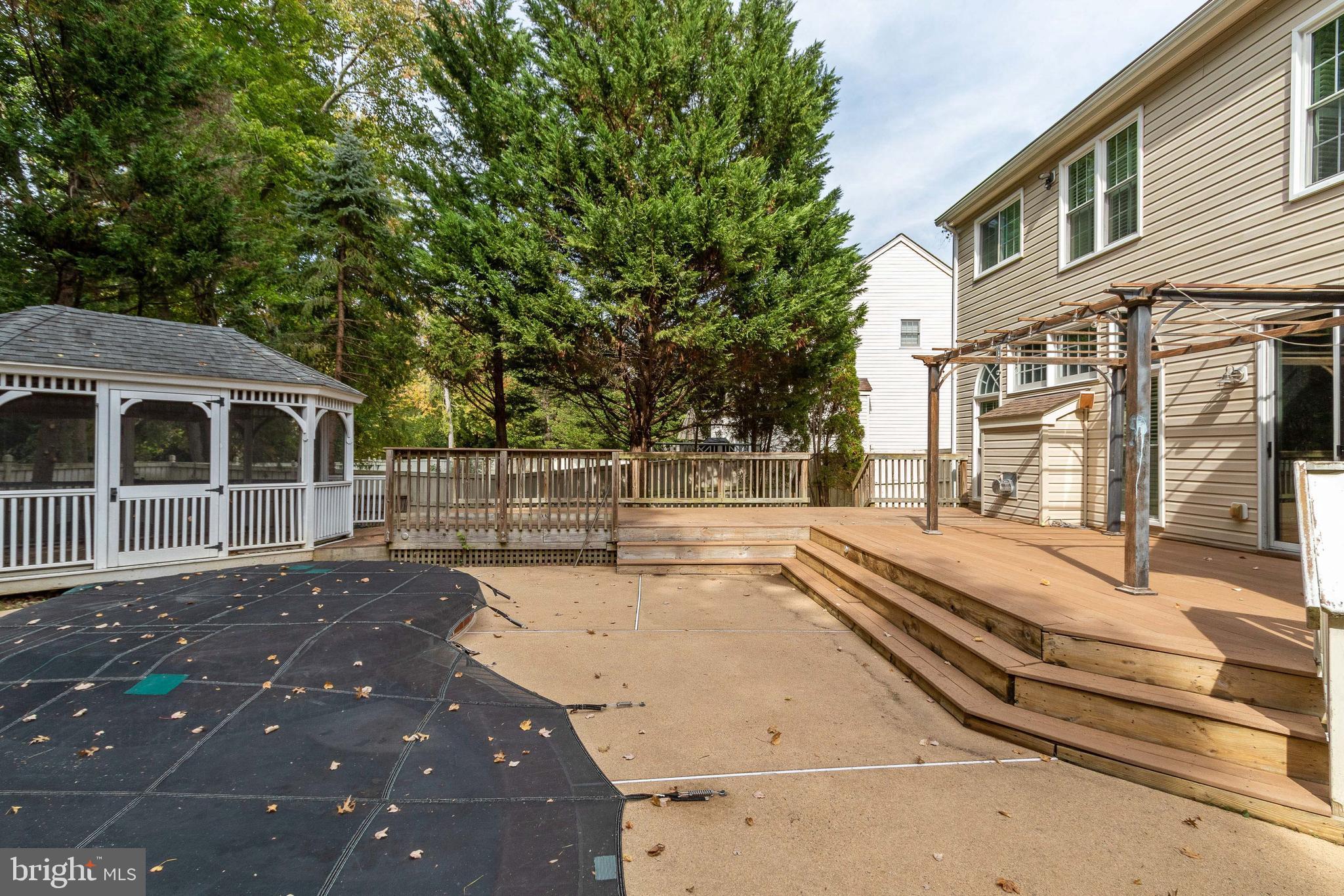 EDGEMOORE MANOR - Residential