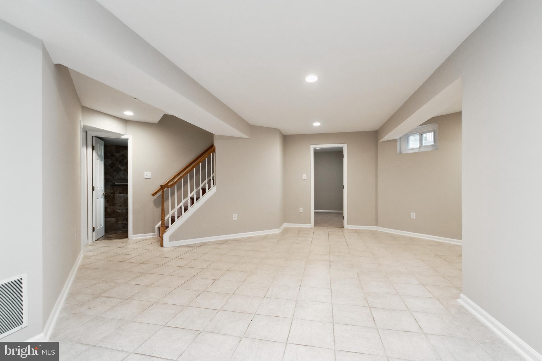 EDGEMOORE MANOR - Residential