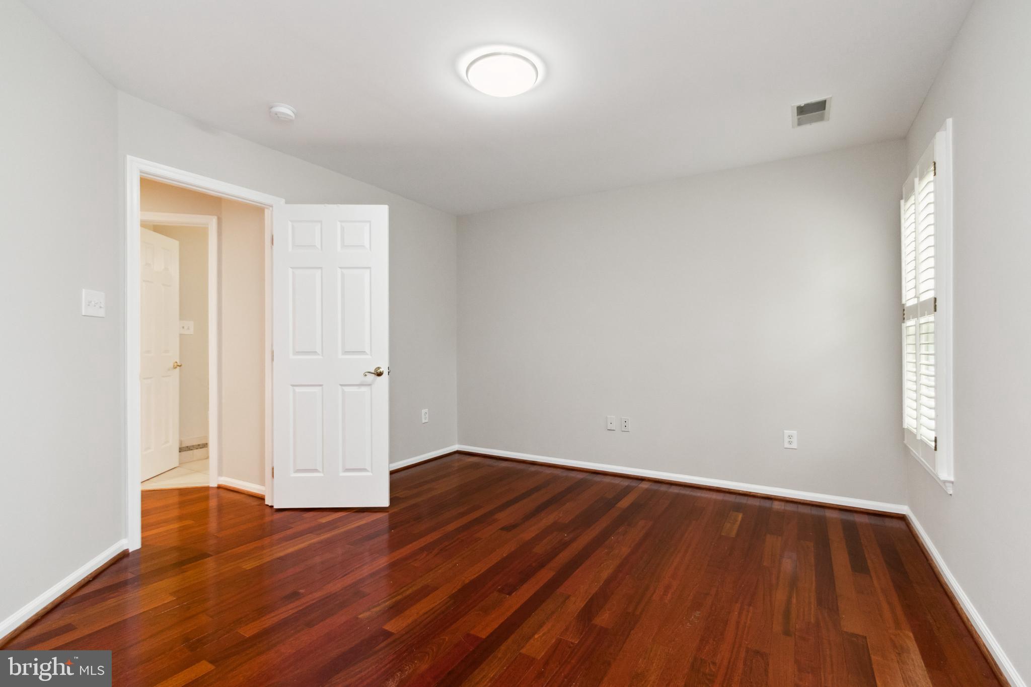 EDGEMOORE MANOR - Residential