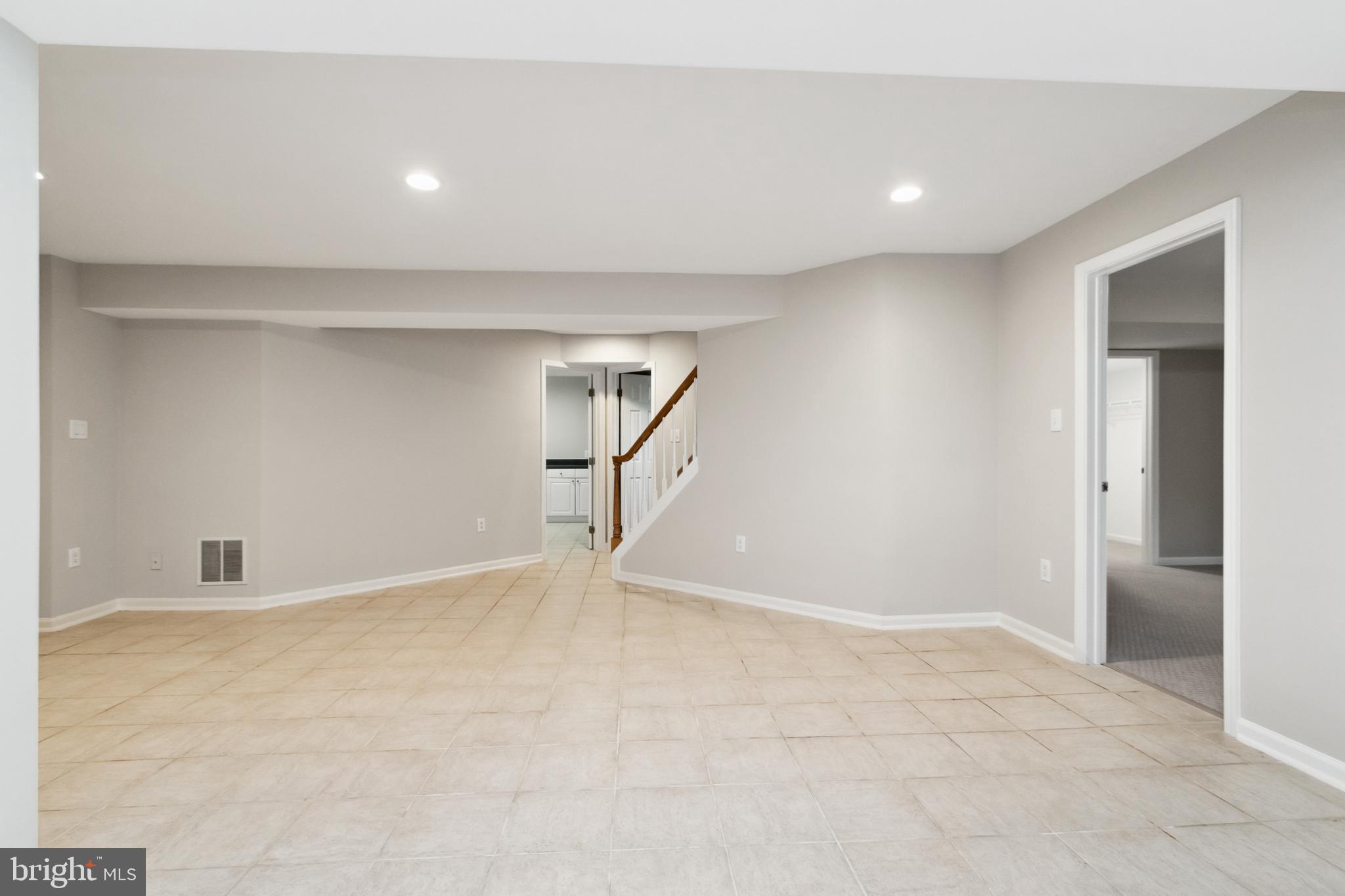 EDGEMOORE MANOR - Residential