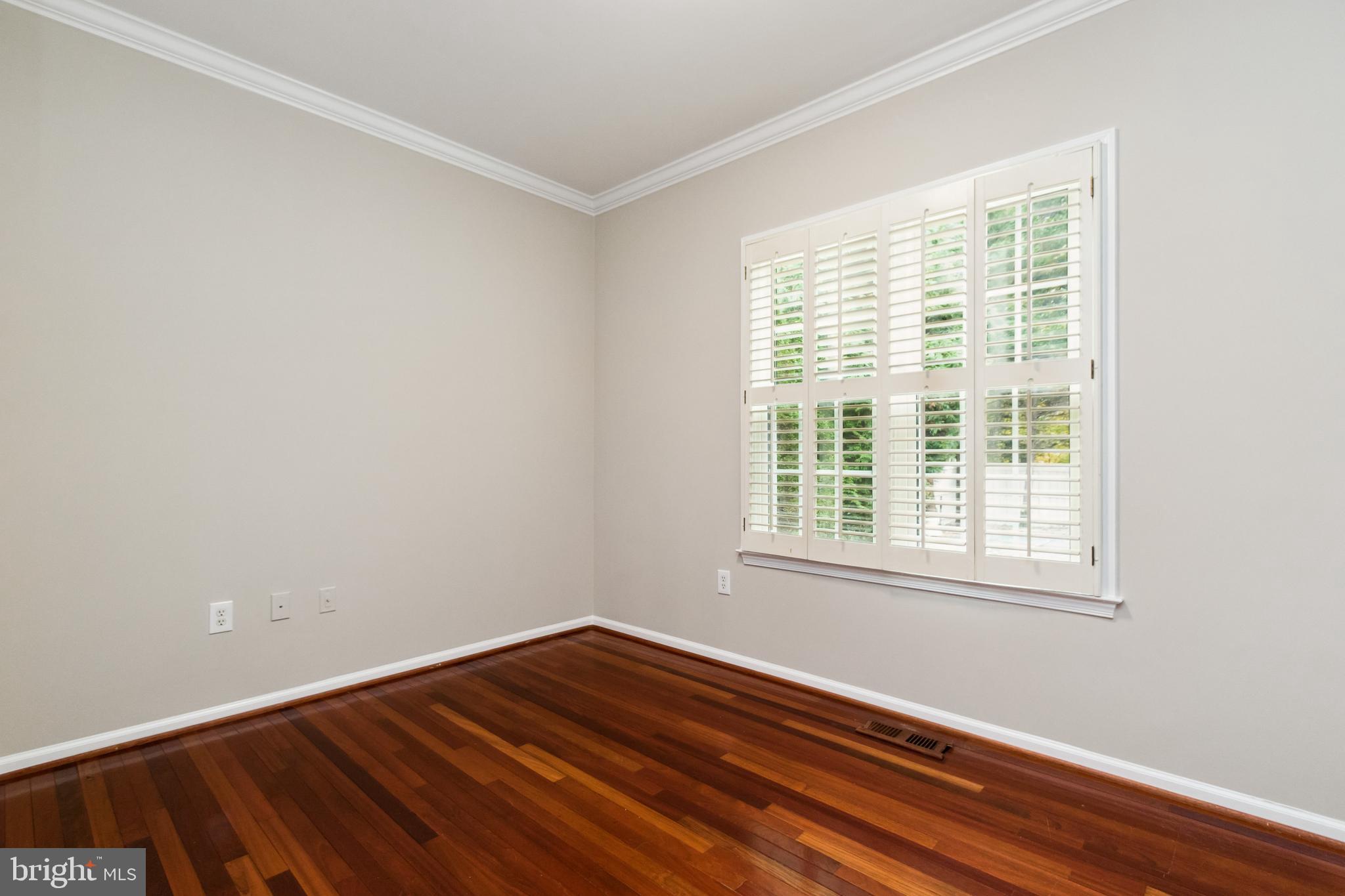 EDGEMOORE MANOR - Residential