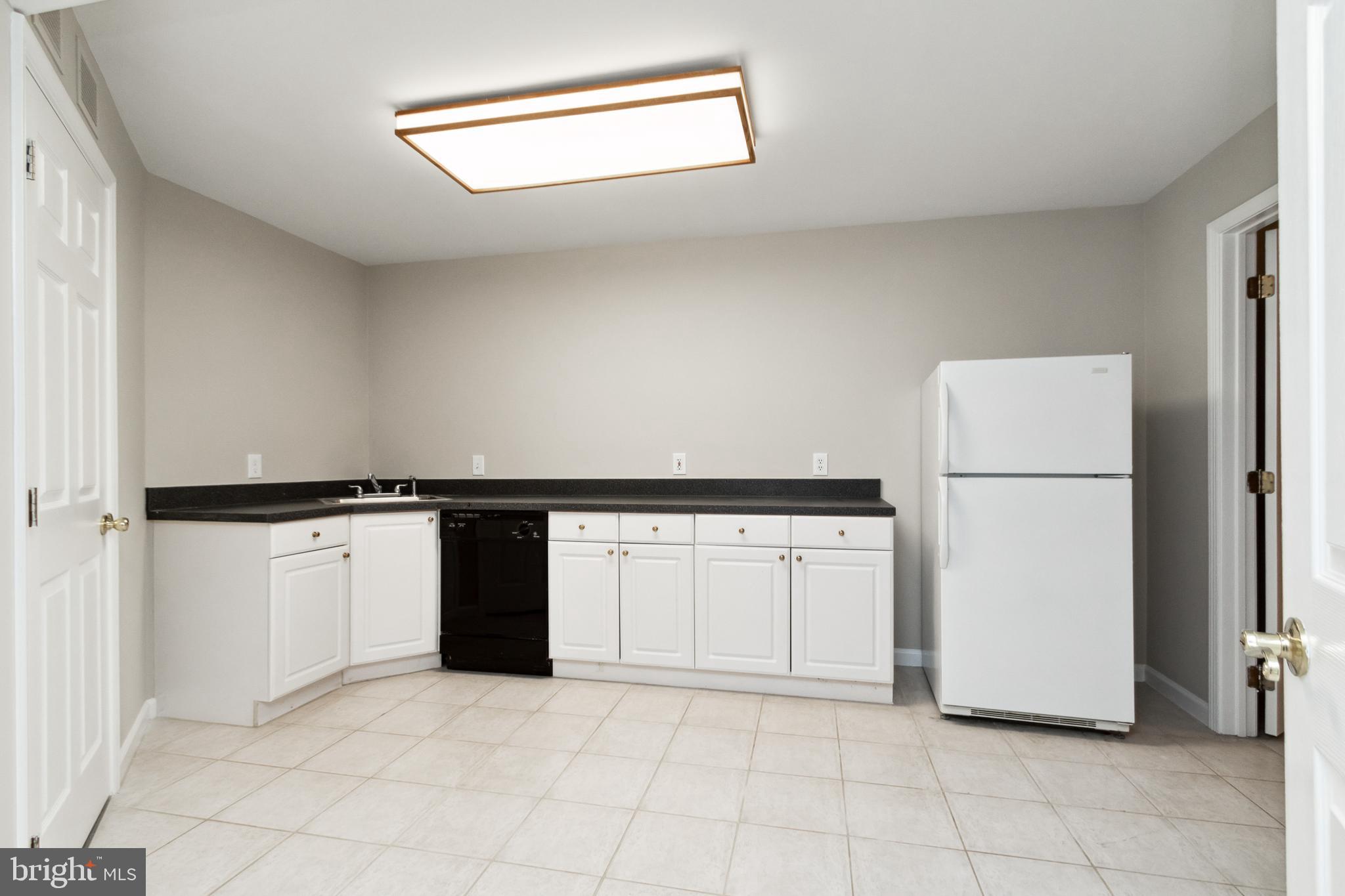 EDGEMOORE MANOR - Residential