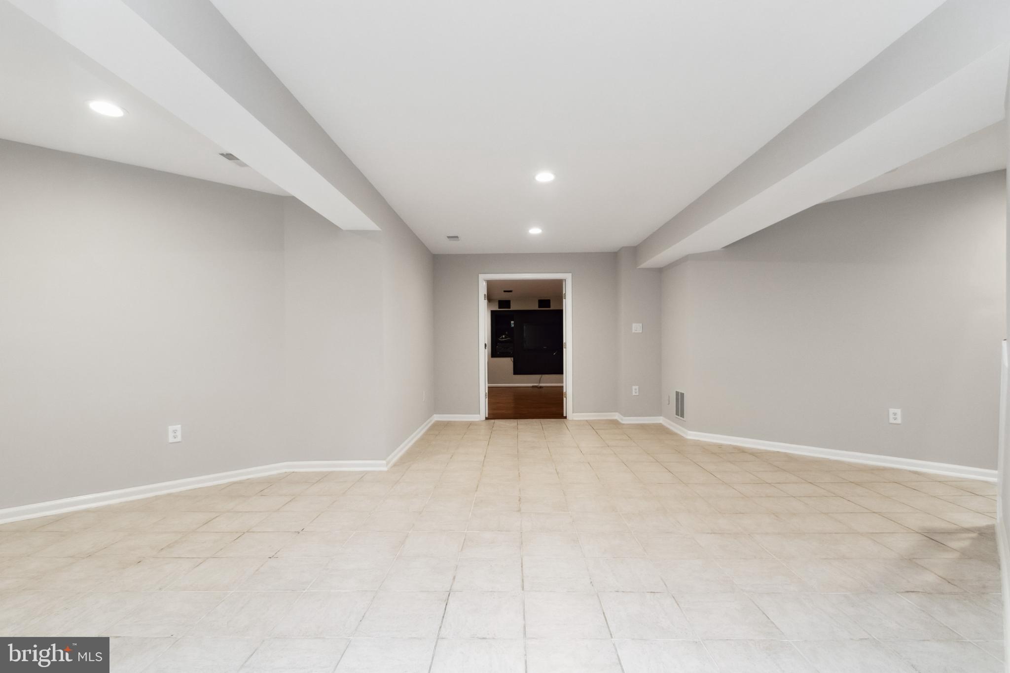 EDGEMOORE MANOR - Residential