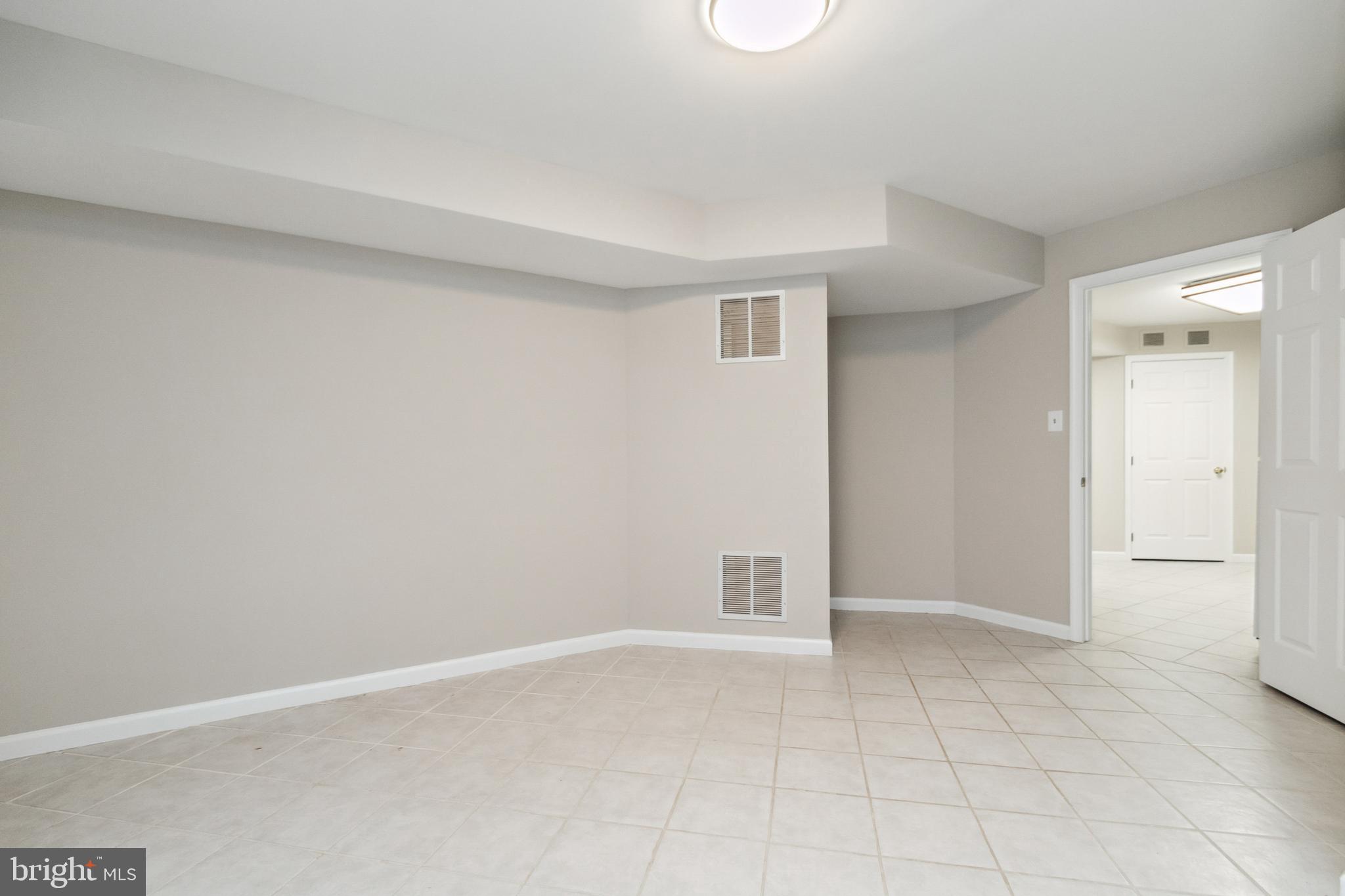 EDGEMOORE MANOR - Residential