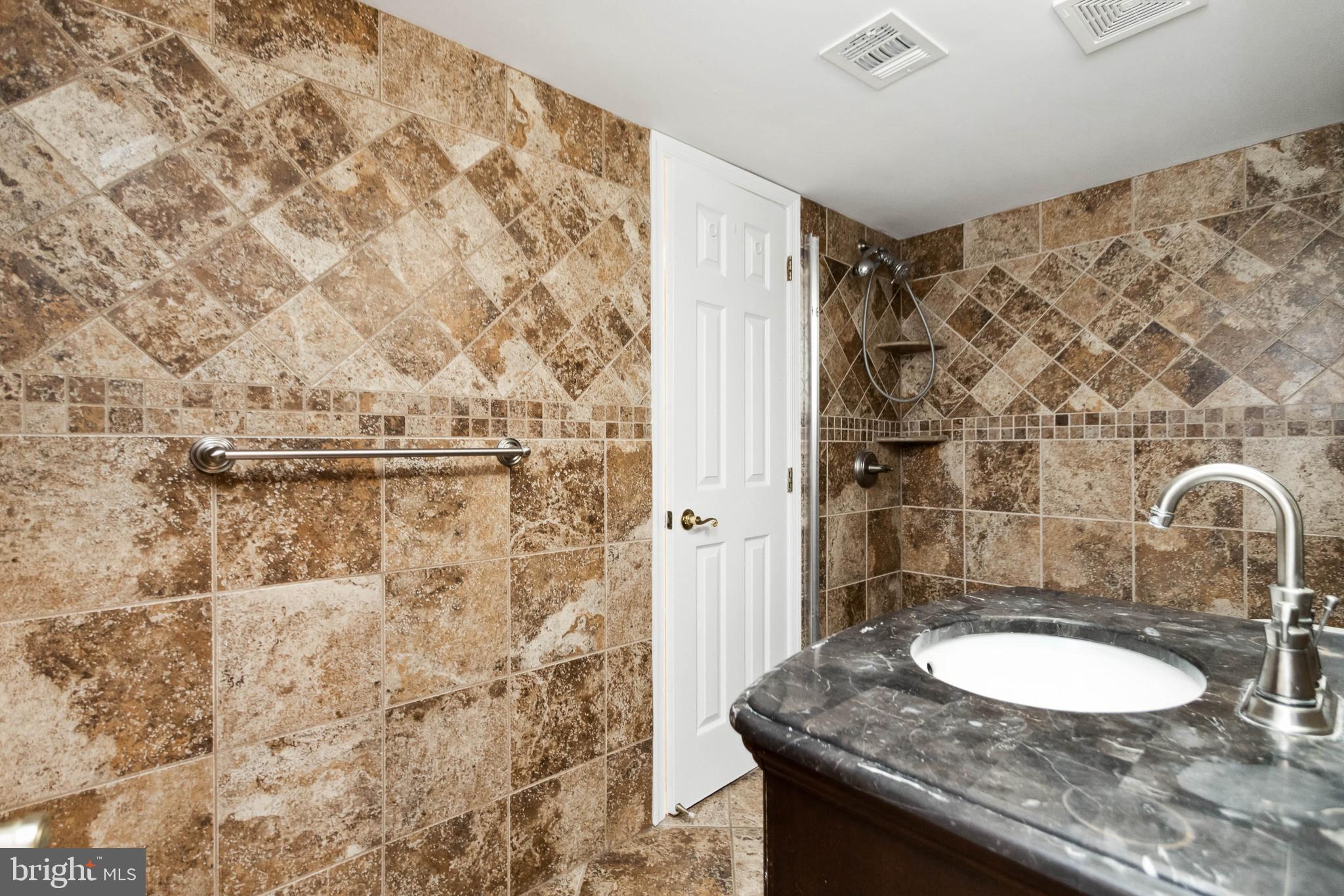 EDGEMOORE MANOR - Residential