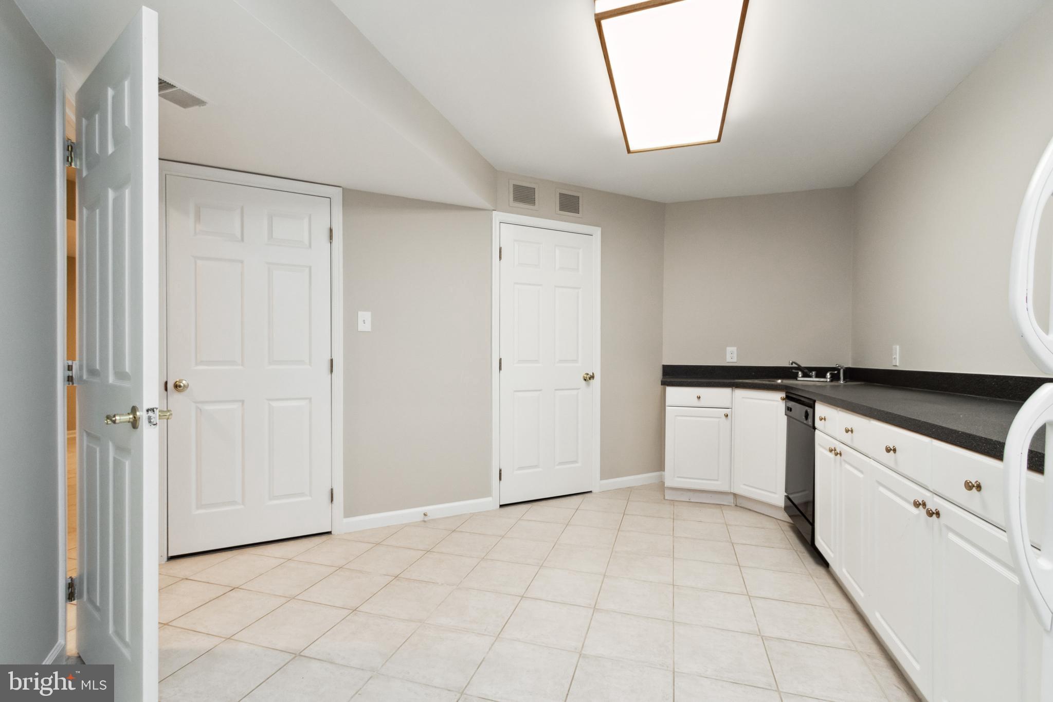 EDGEMOORE MANOR - Residential