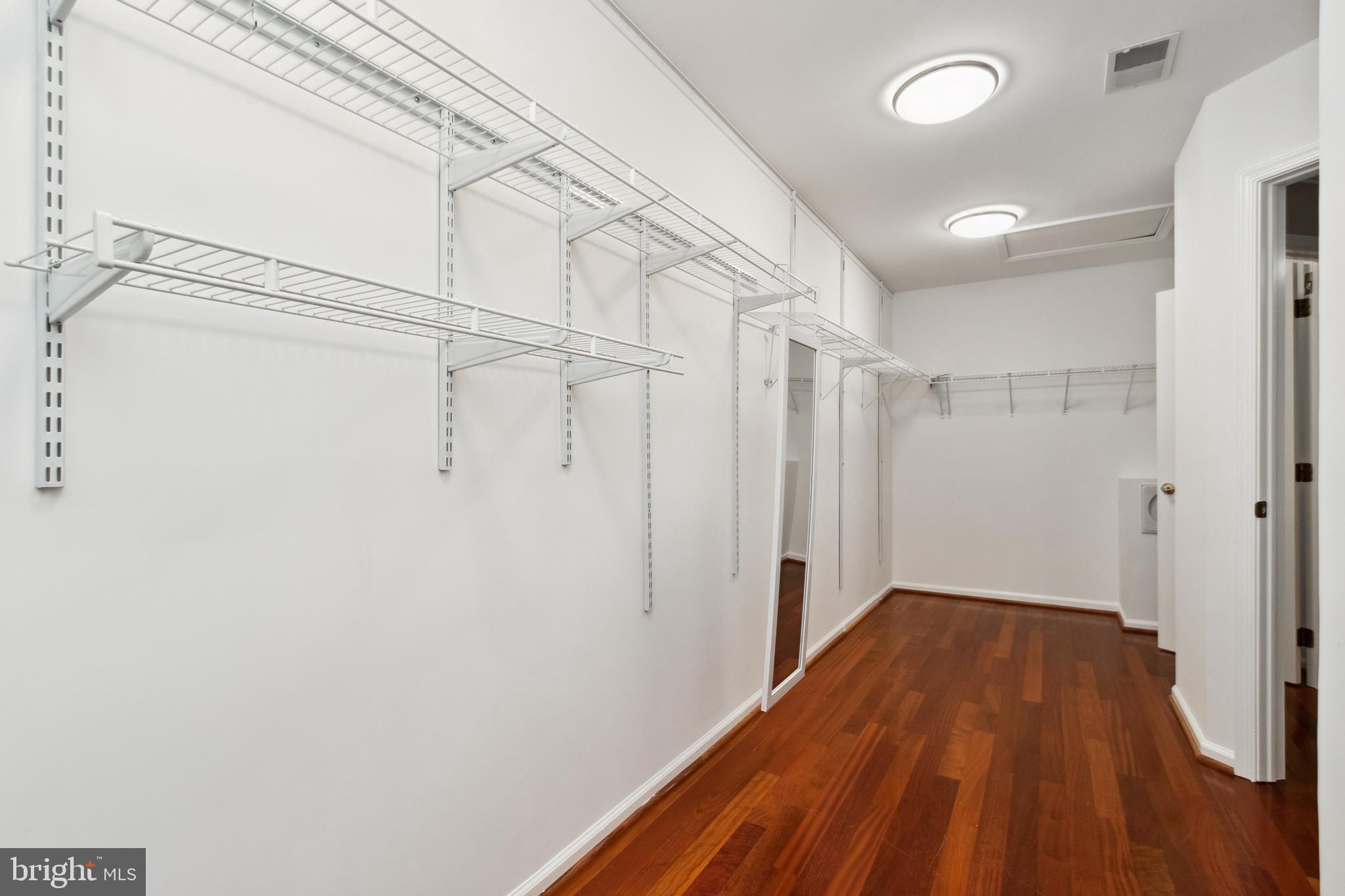 EDGEMOORE MANOR - Residential