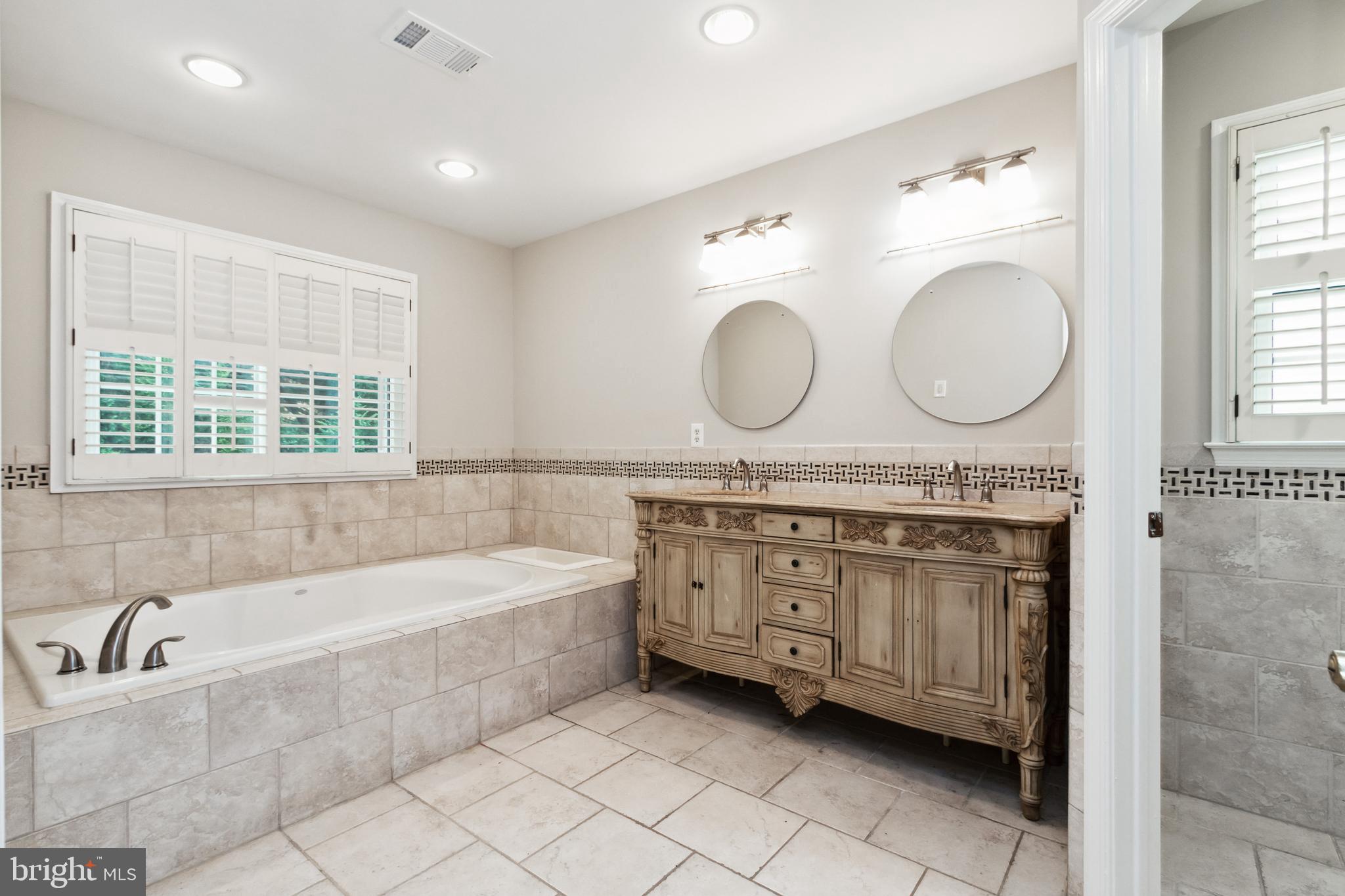 EDGEMOORE MANOR - Residential