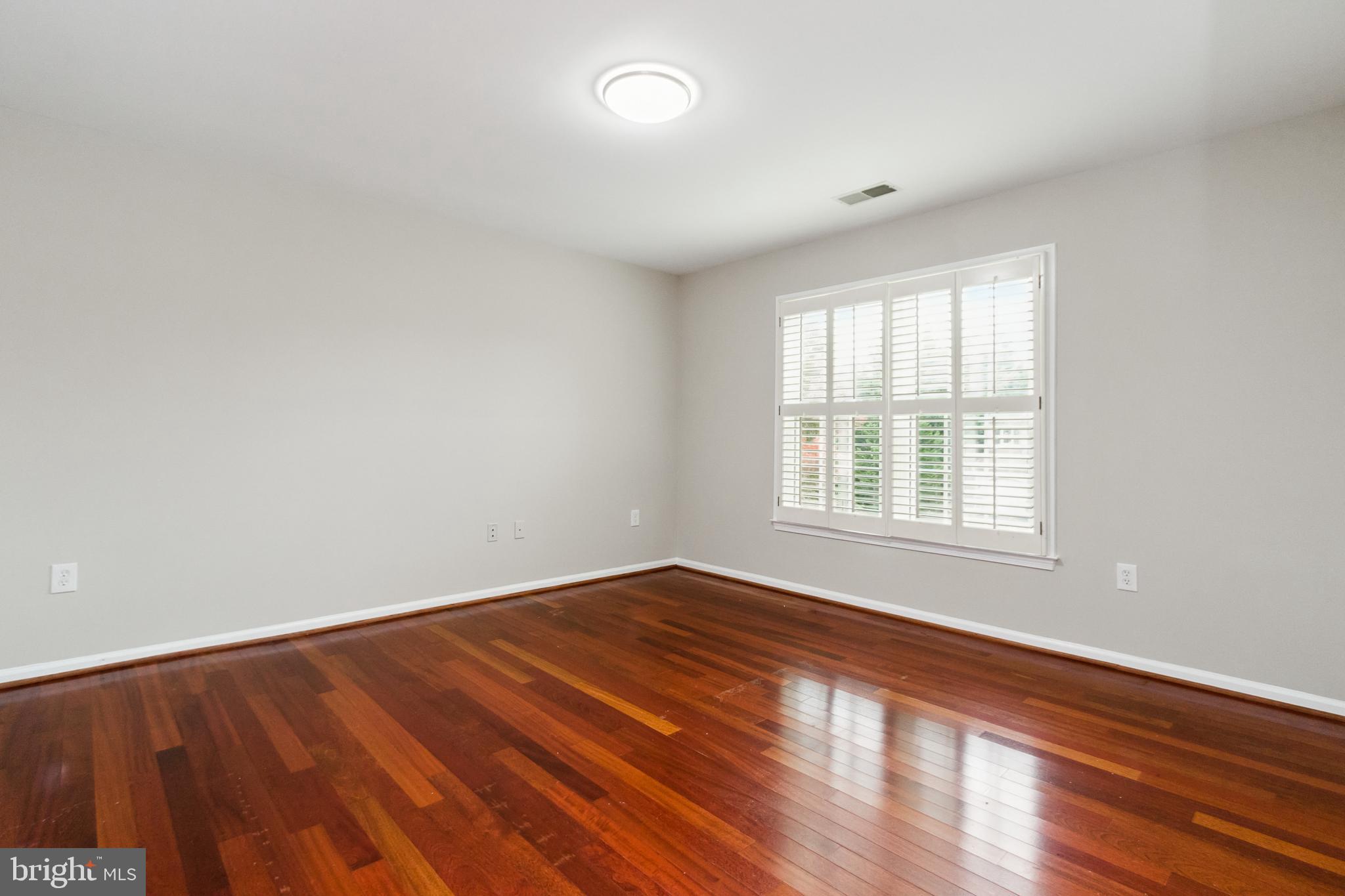 EDGEMOORE MANOR - Residential