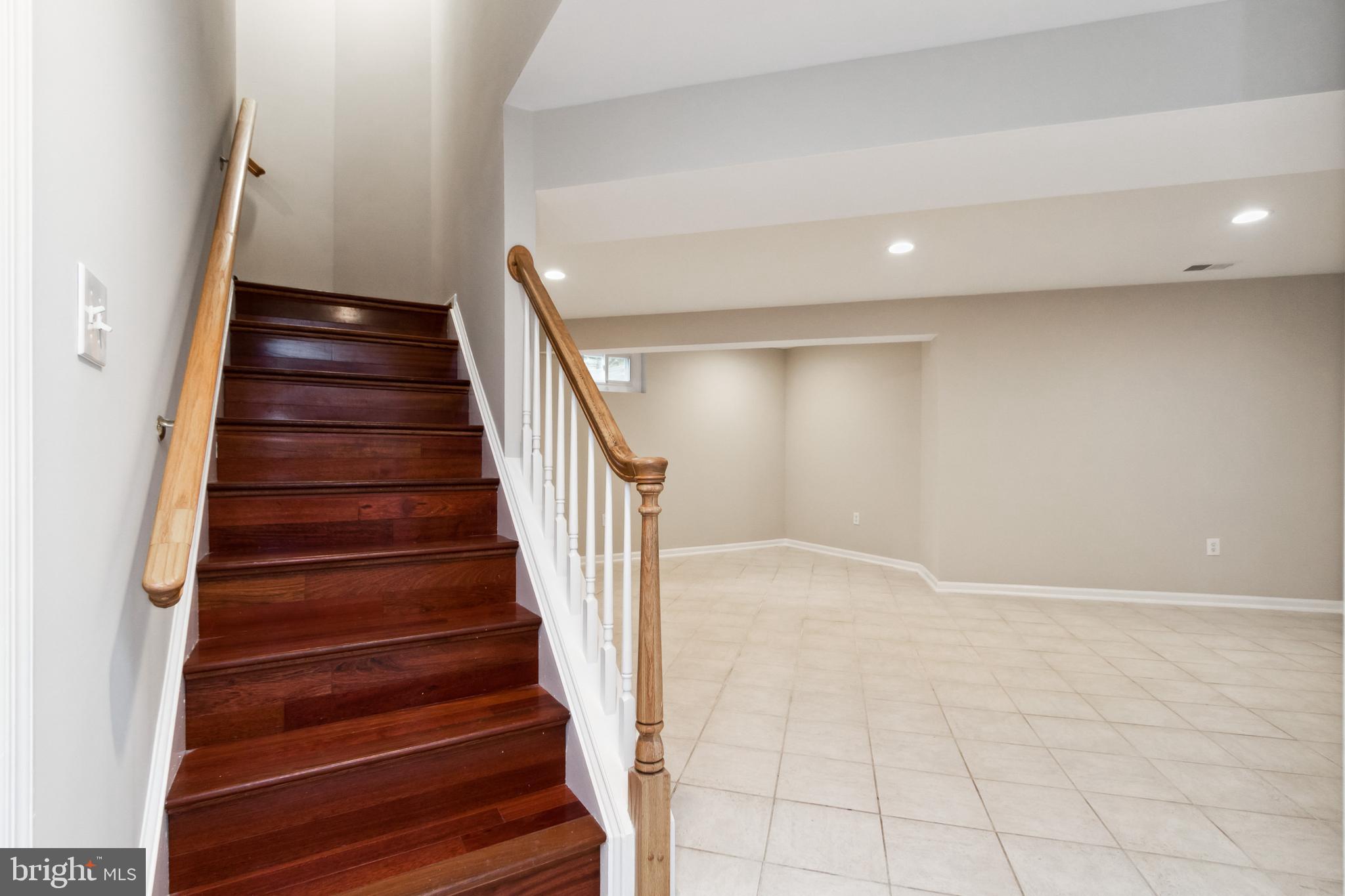 EDGEMOORE MANOR - Residential