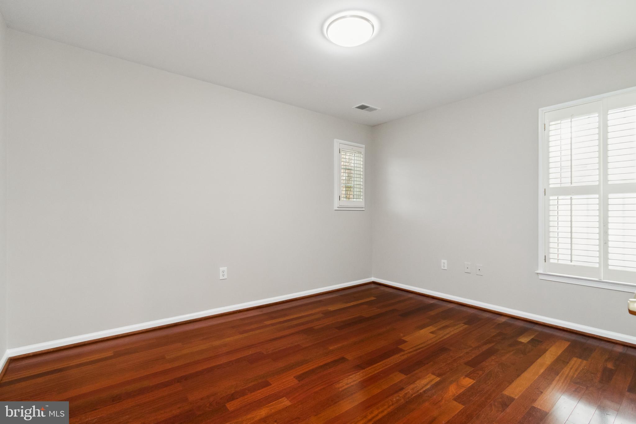 EDGEMOORE MANOR - Residential