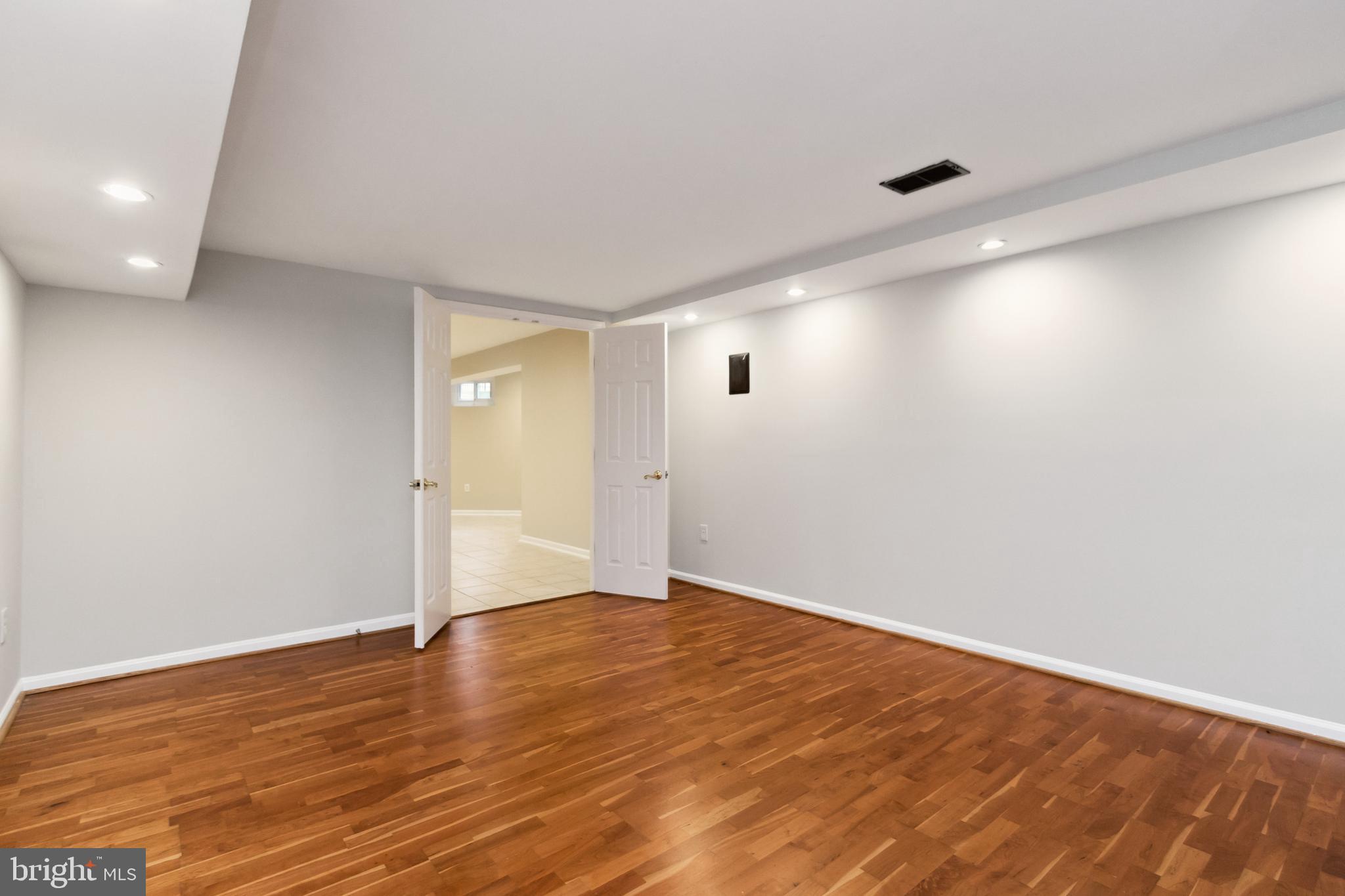 EDGEMOORE MANOR - Residential