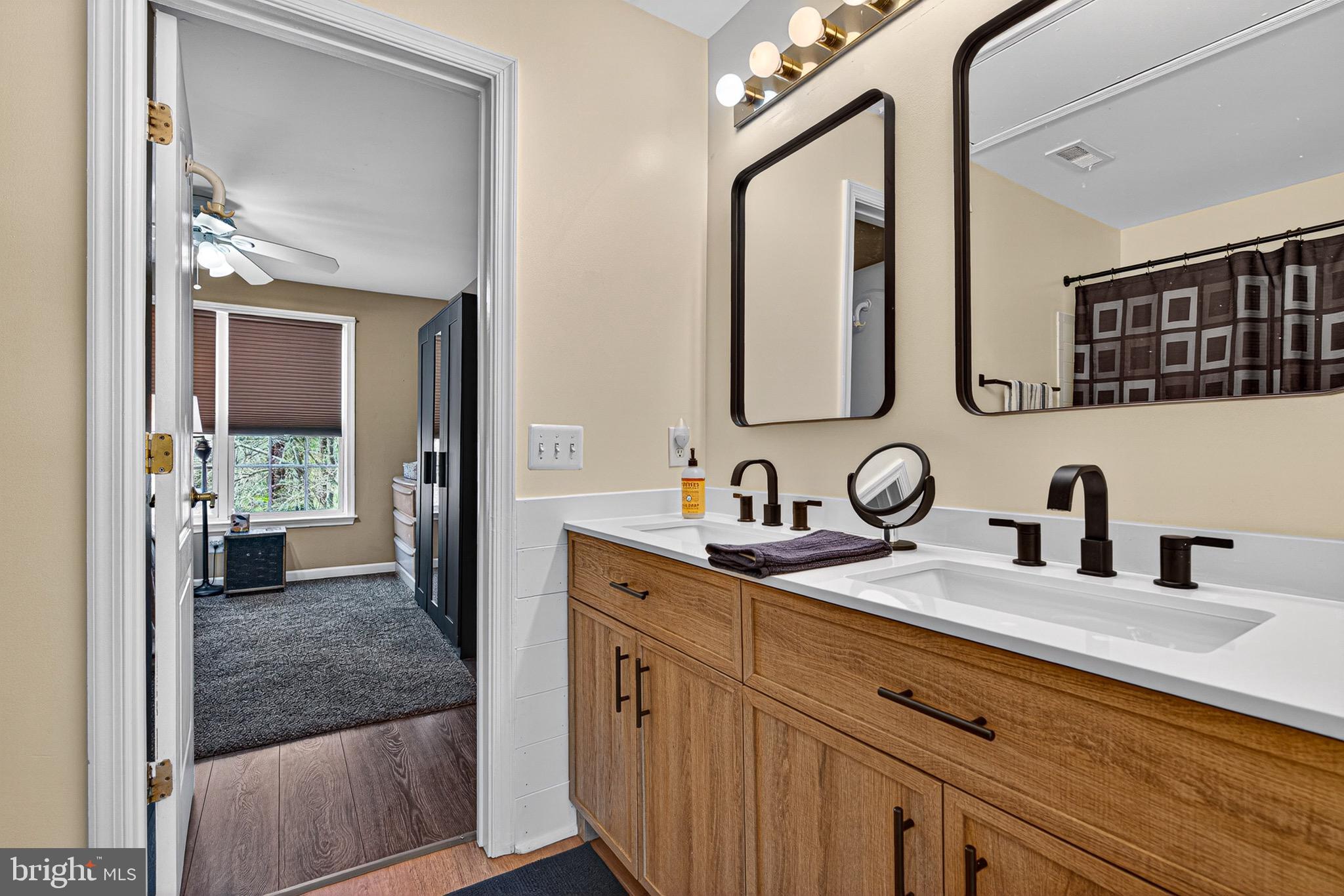 VINEYARD OAK NORTH - Residential