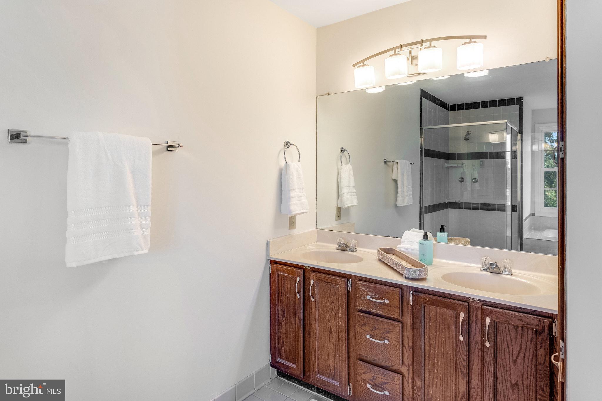 VISTA WOODS - Residential