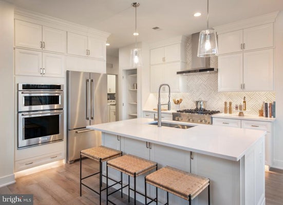 19 HOLT CIR, TRENTON, NJ 08619 - Image 0bfdb9abbfbd40c34b5f080aa1699f54/4203192165