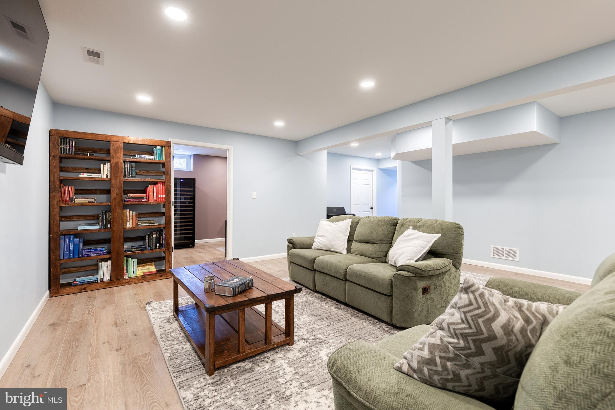 HAMPSTEAD - Residential