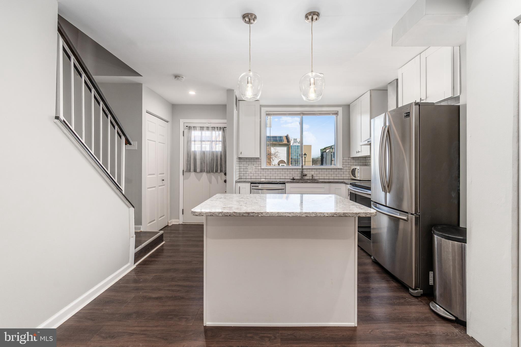 1248 BARNABY TERRACE SE