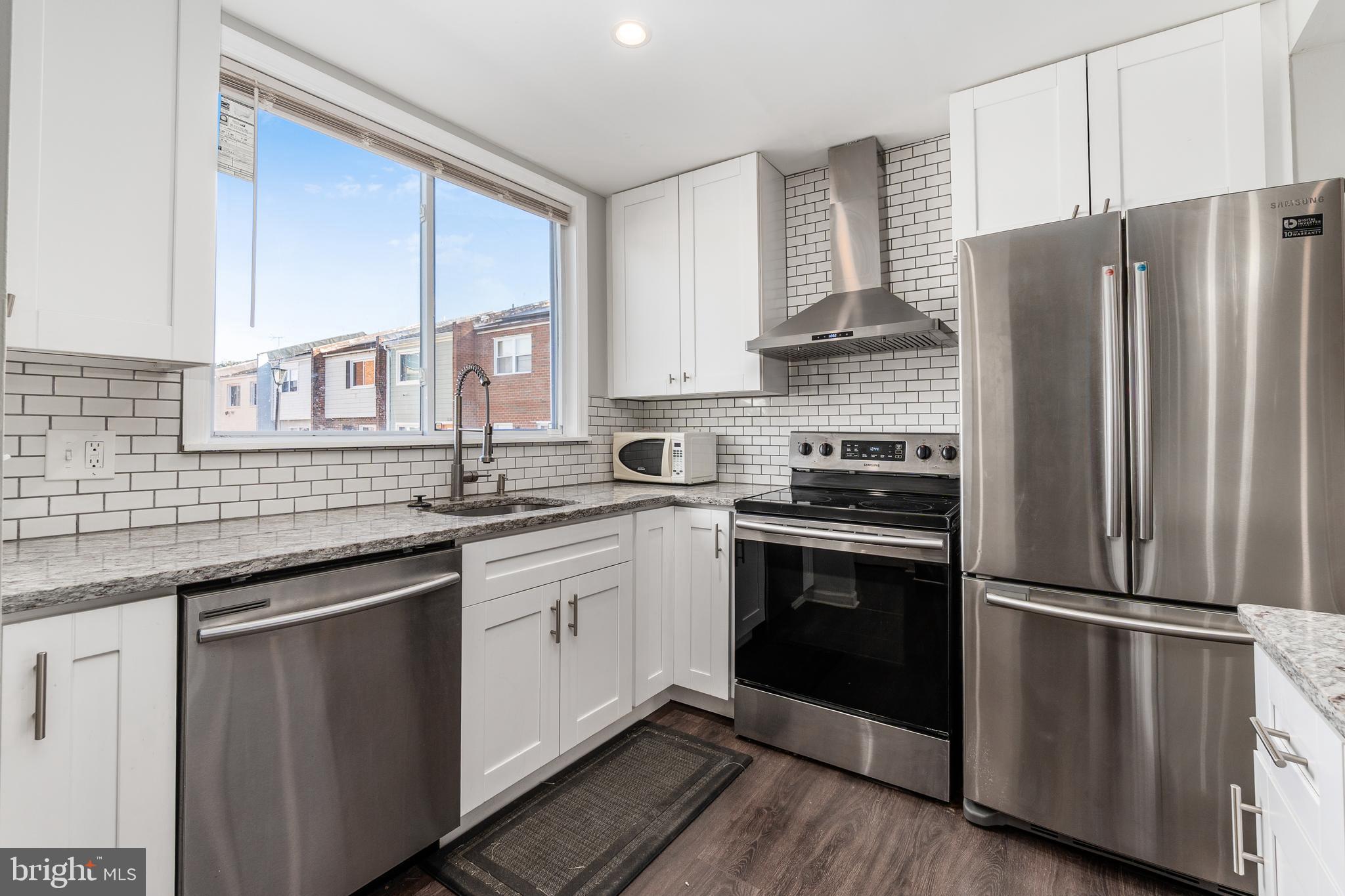 1248 BARNABY TERRACE SE