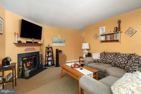 Condo For Sale - 413 Wood Mill Dr Dr<br/> Mercer County, EAST WINDSOR, NJ 08512