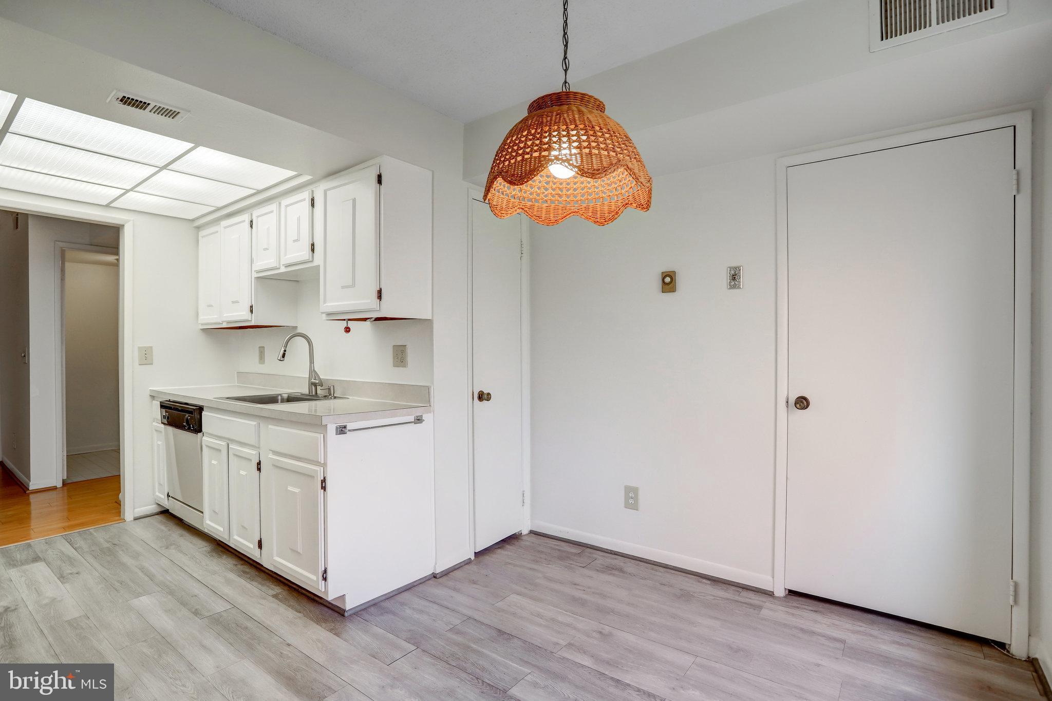 LEISURE WORLD - Residential