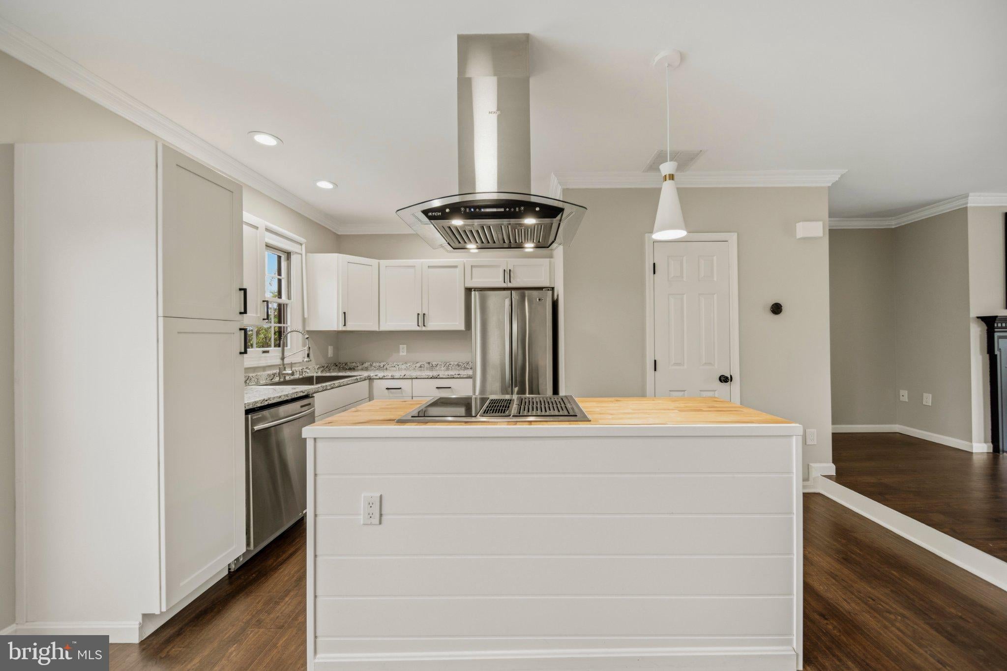10 VICTORIA SQUARE
