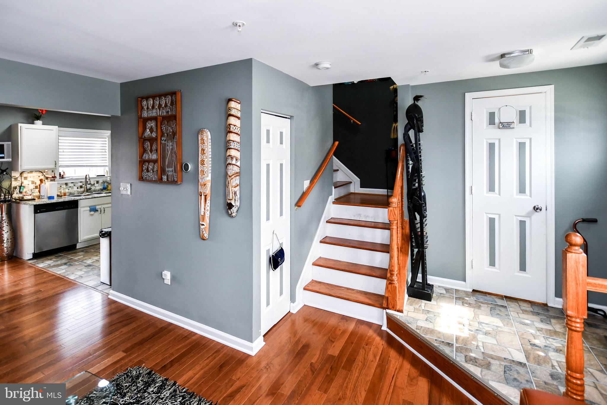 COLONY SQUARE - Residential