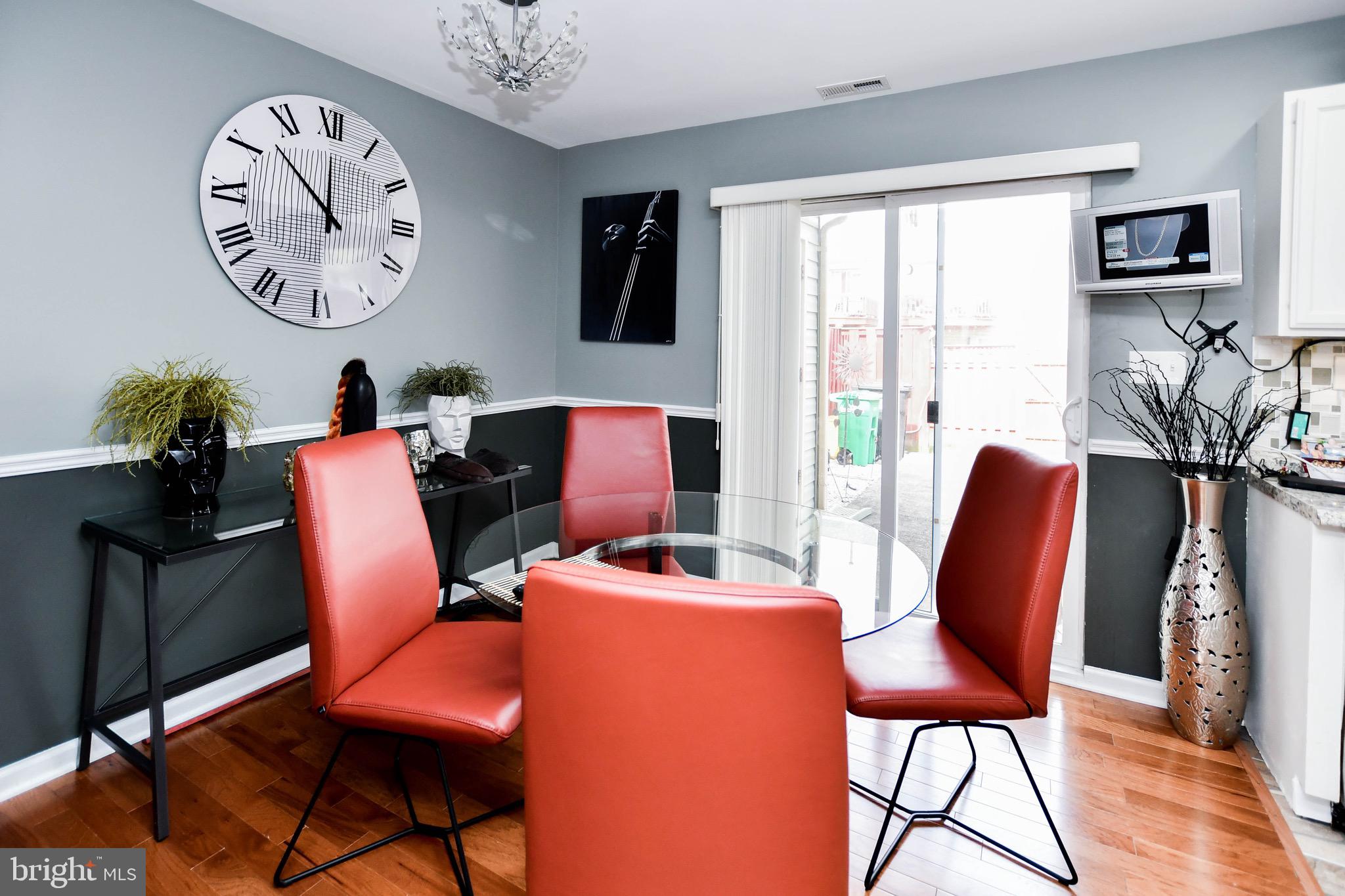 COLONY SQUARE - Residential