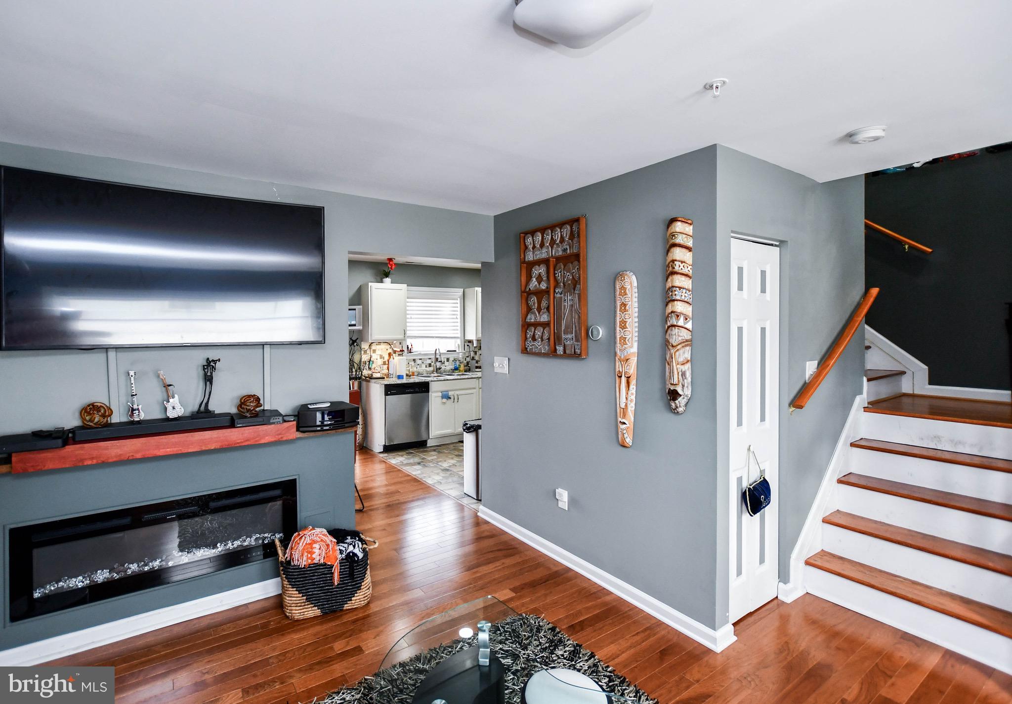 COLONY SQUARE - Residential