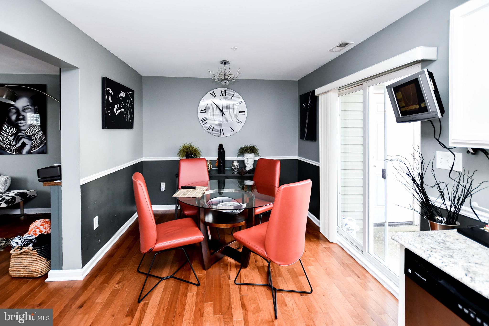 COLONY SQUARE - Residential