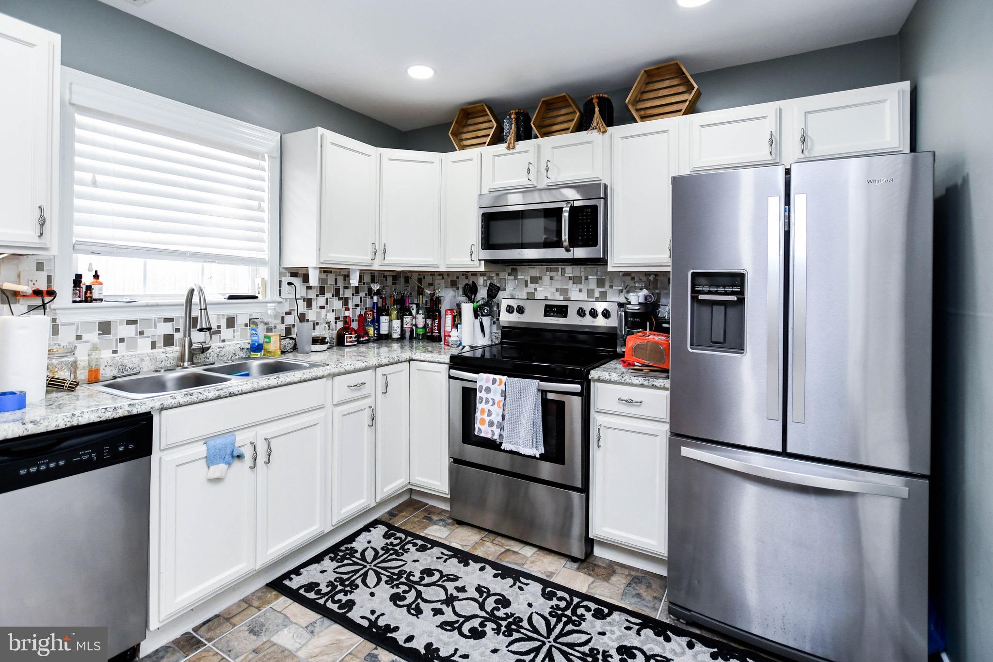 COLONY SQUARE - Residential